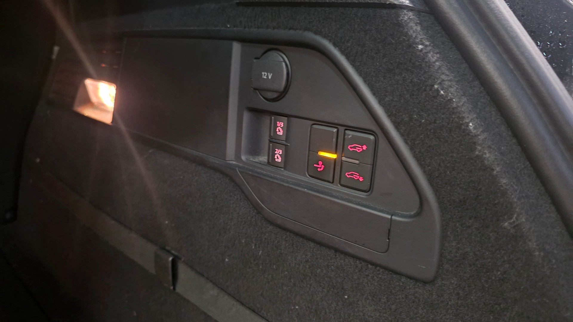 VW Touareg 3.0 TSI Hybrid Black Pearl Tiptronic-image-9