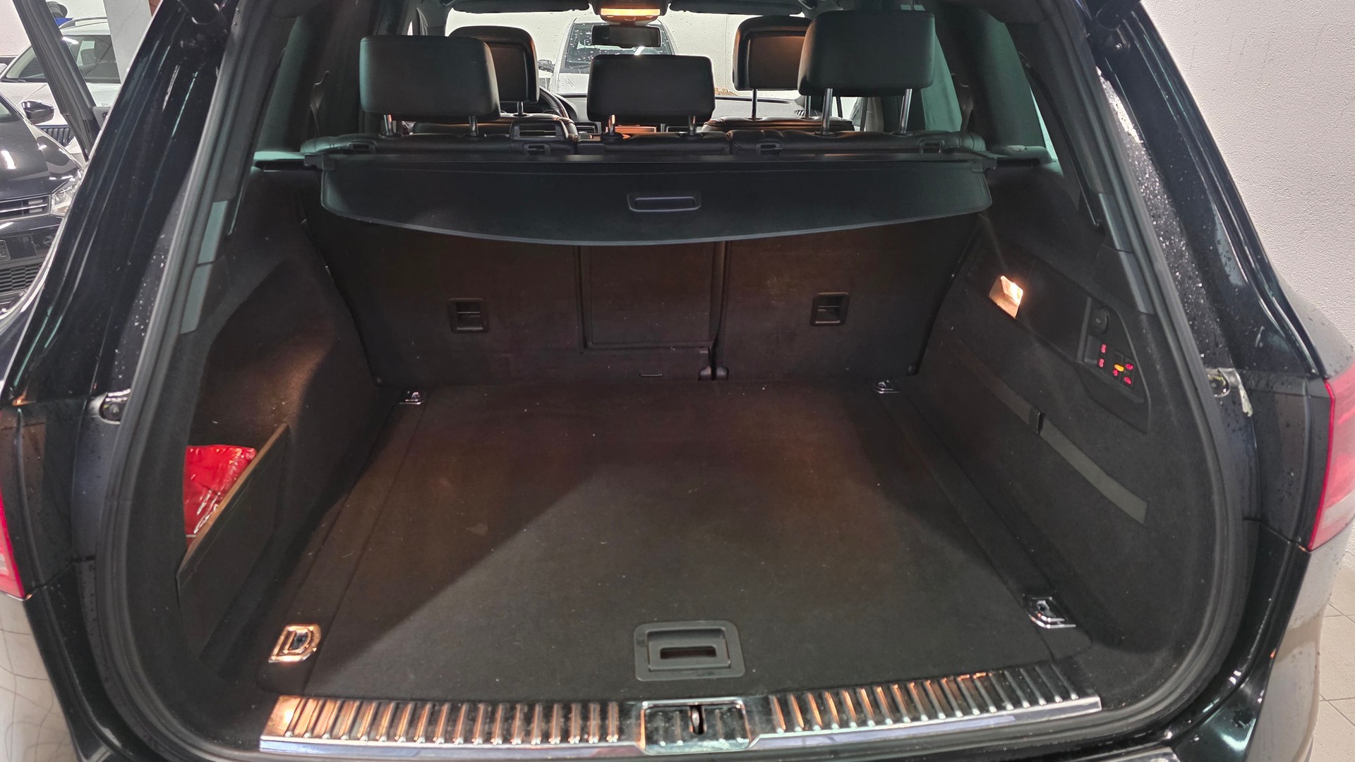 VW Touareg 3.0 TSI Hybrid Black Pearl Tiptronic-image-8