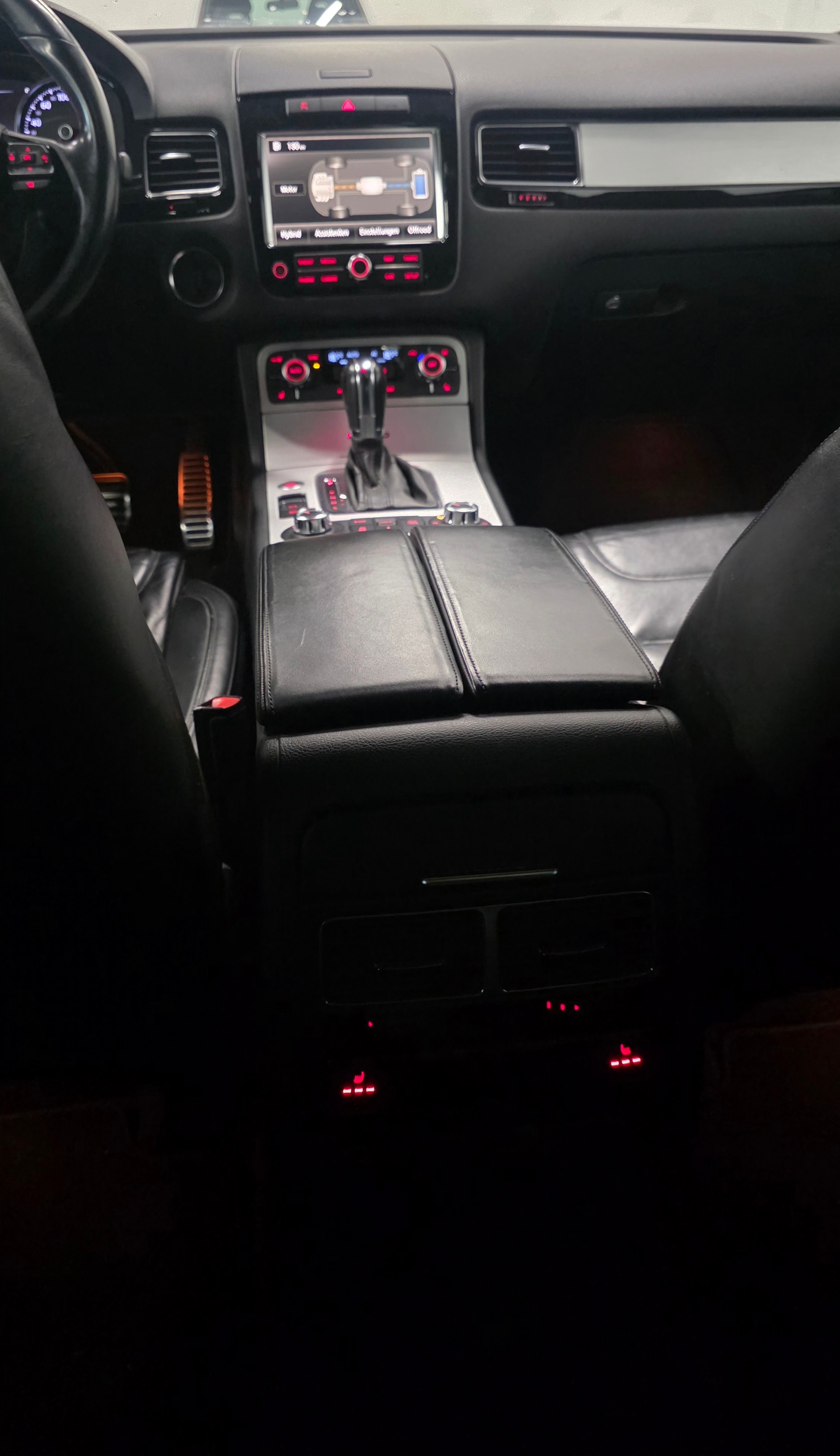VW Touareg 3.0 TSI Hybrid Black Pearl Tiptronic-image-10