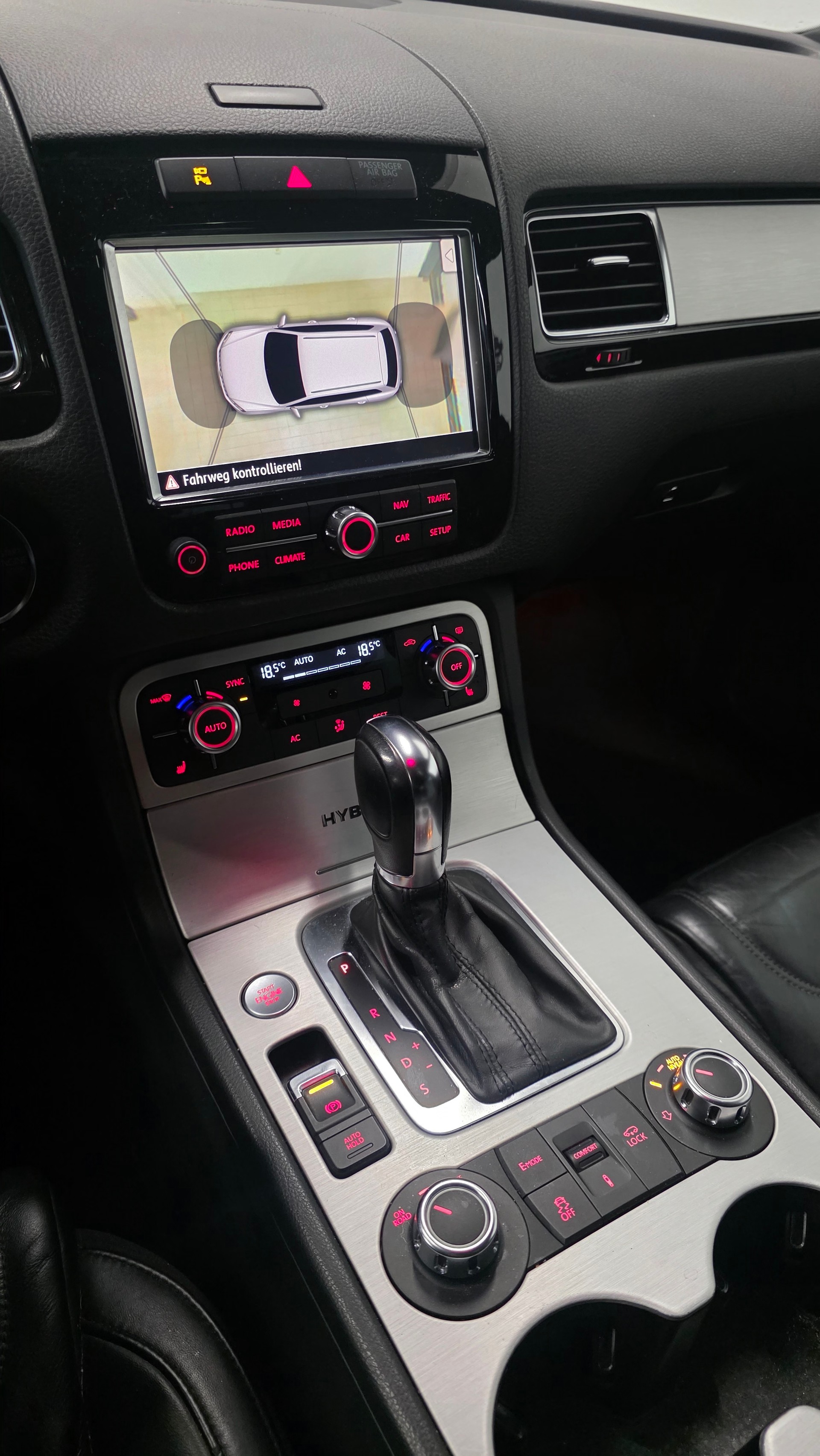 VW Touareg 3.0 TSI Hybrid Black Pearl Tiptronic-image-6
