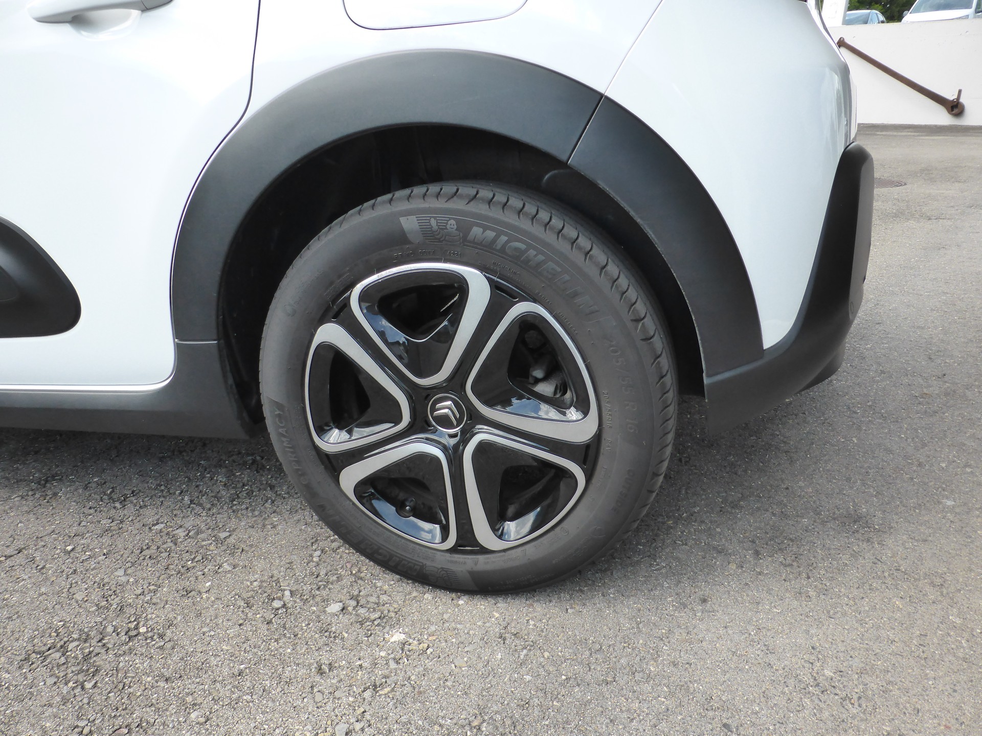 CITROEN C3 1.2i PureTech Swiss Edition EAT6-image-6