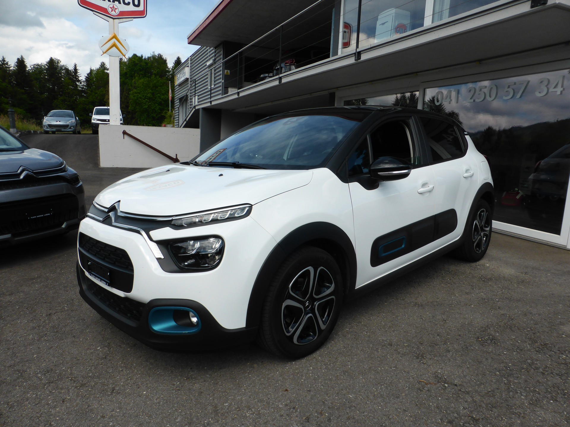 CITROEN C3 1.2i PureTech Swiss Edition EAT6-image-1