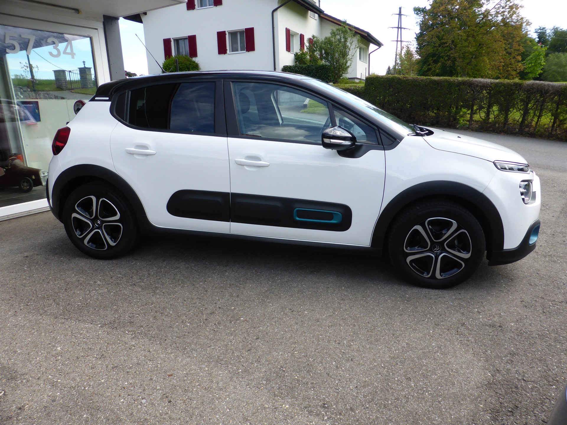 CITROEN C3 1.2i PureTech Swiss Edition EAT6-image-3