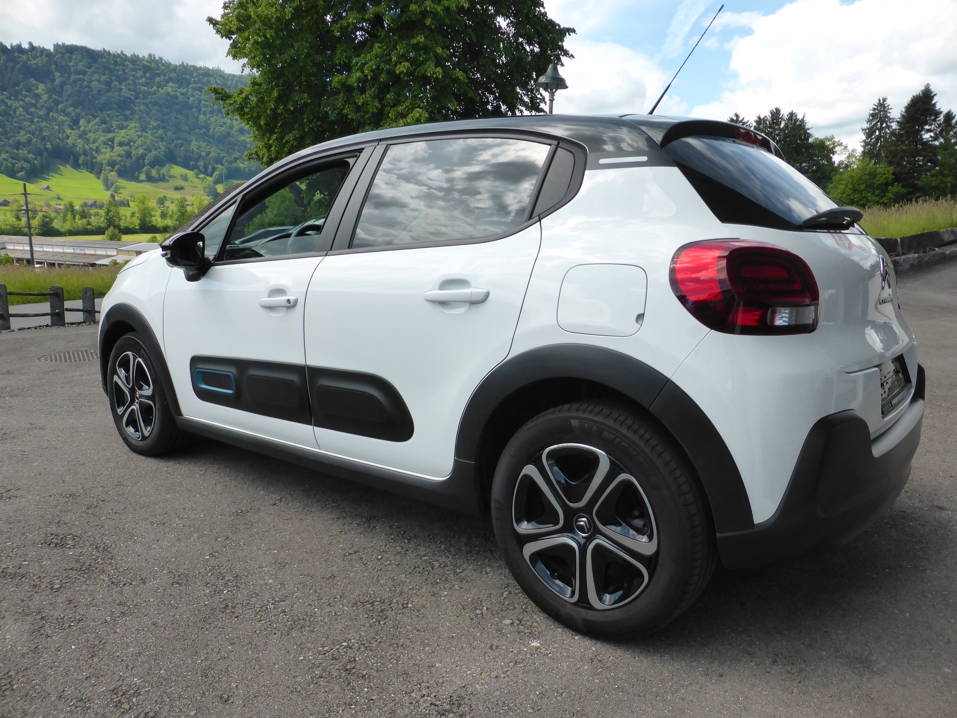 CITROEN C3 1.2i PureTech Swiss Edition EAT6-image-5