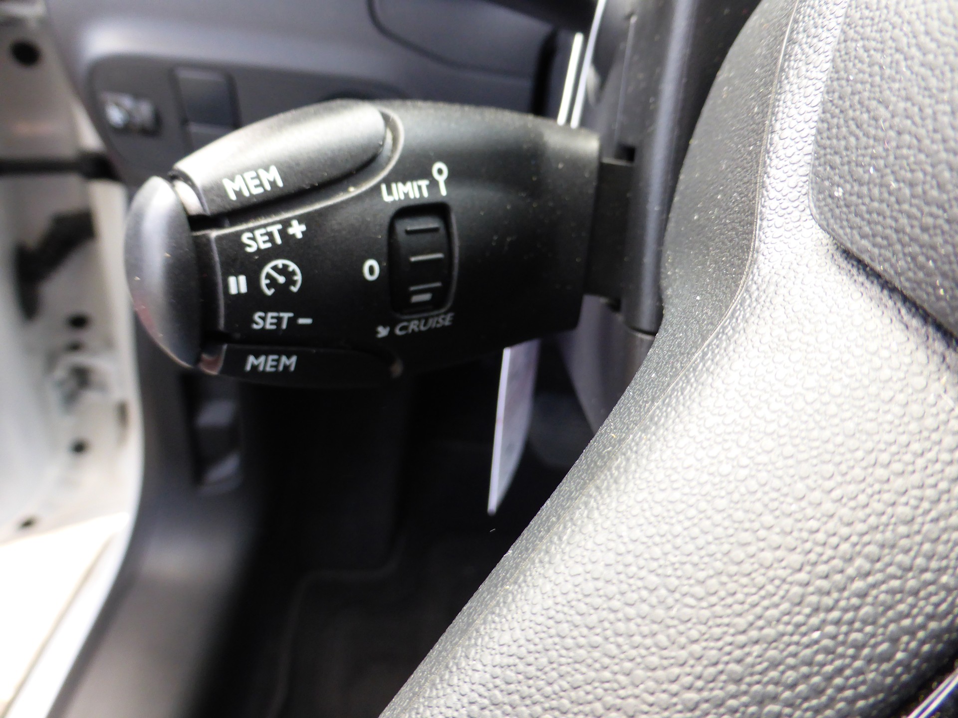 CITROEN C3 1.2i PureTech Swiss Edition EAT6-image-8