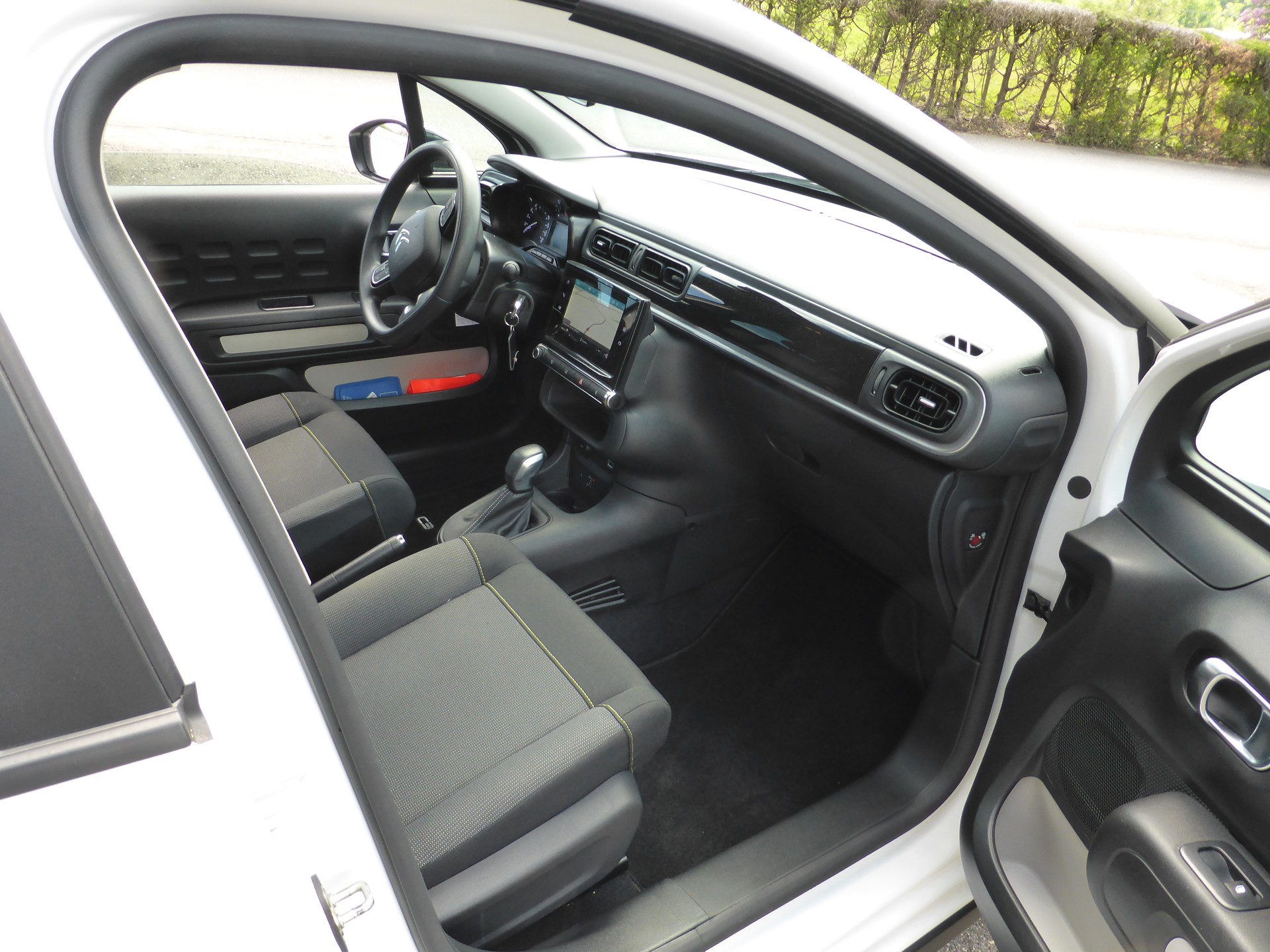 CITROEN C3 1.2i PureTech Swiss Edition EAT6-image-9