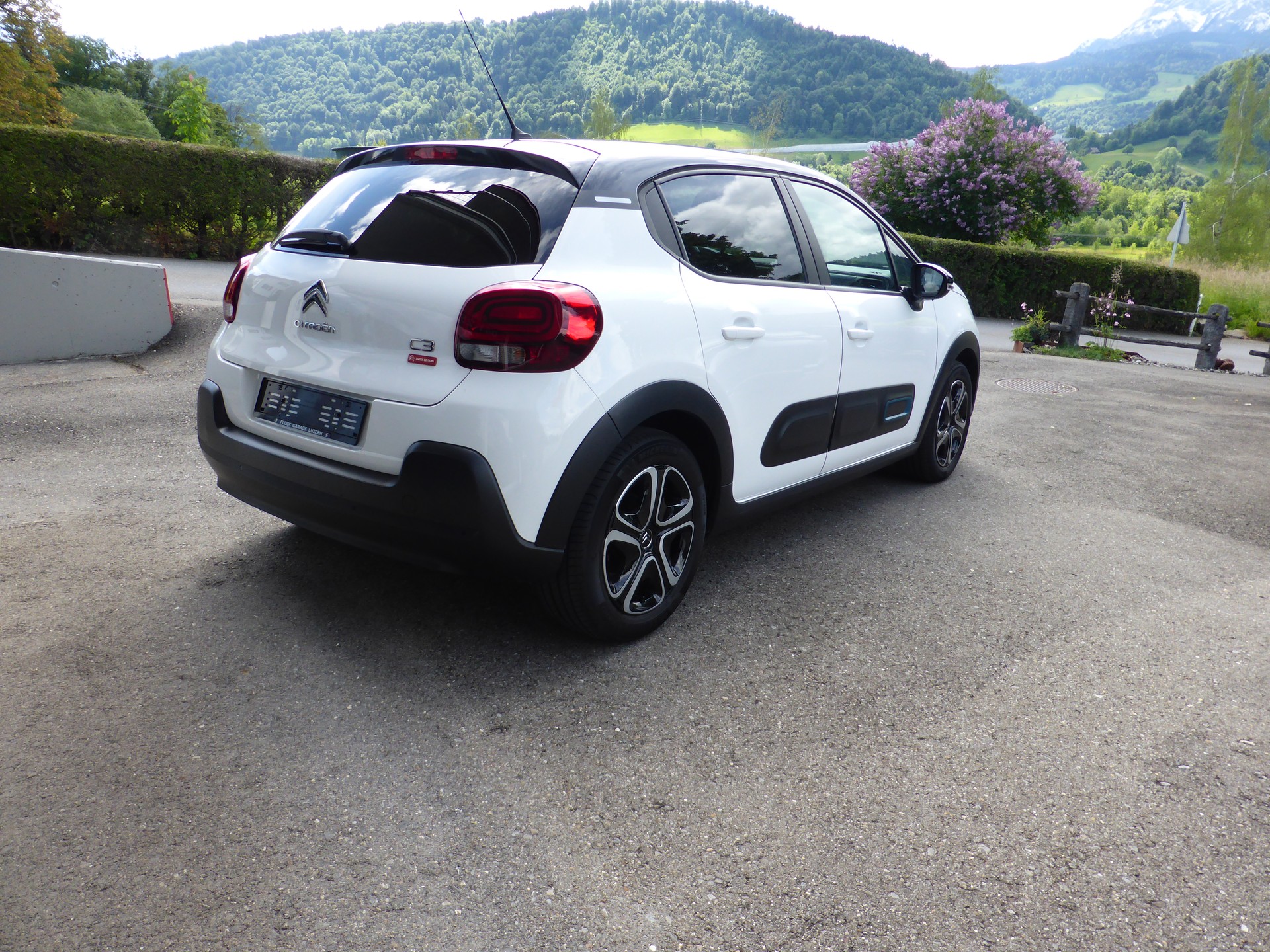 CITROEN C3 1.2i PureTech Swiss Edition EAT6-image-4