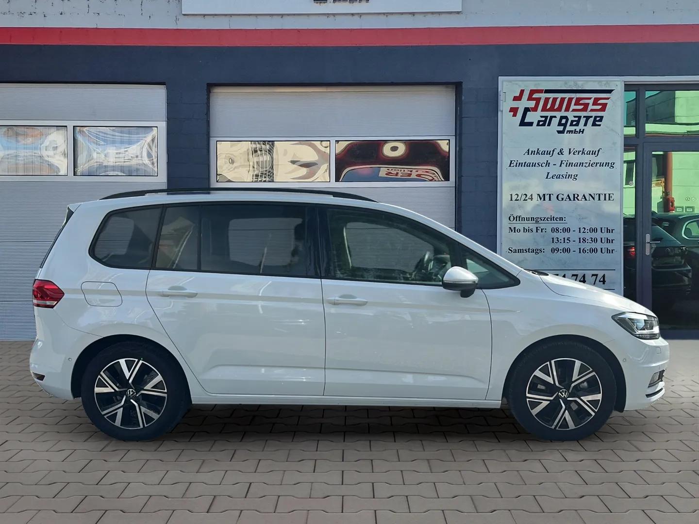 VW Touran 2.0 TDI BlueMotion Technology DSG 7 150PS mit Plätze & AHK + Panoramadach-image-8