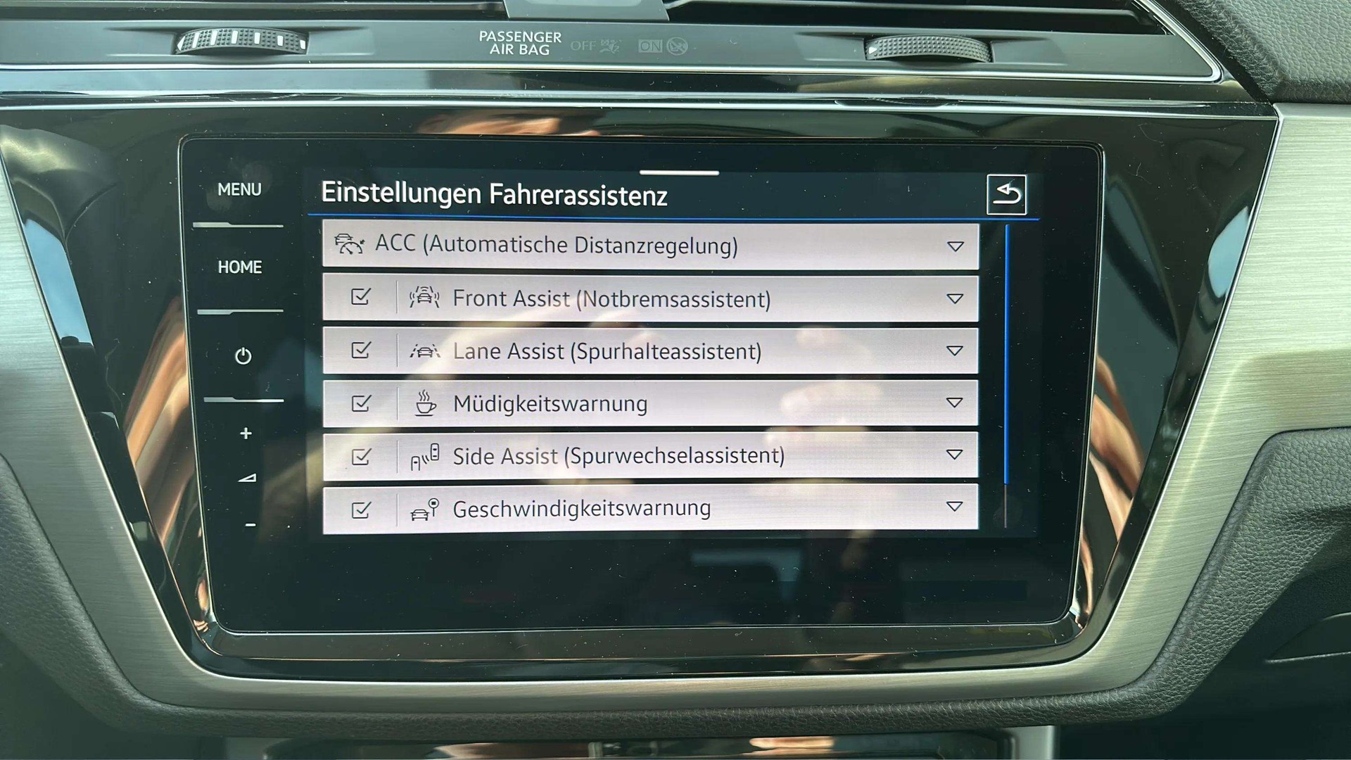 VW Touran 2.0 TDI BlueMotion Technology DSG 7 150PS mit Plätze & AHK + Panoramadach-image-22