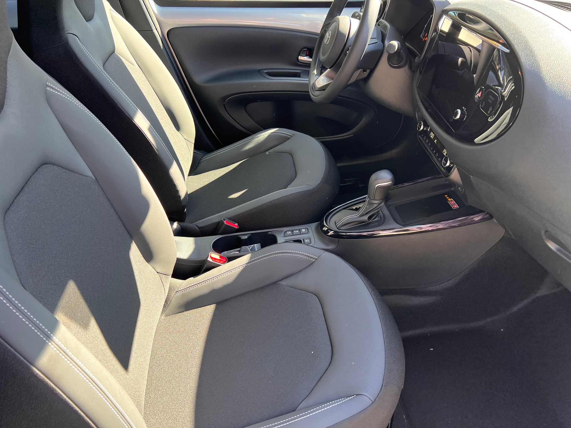 TOYOTA Aygo X 1.5 VVT-i HSD Style-image-11