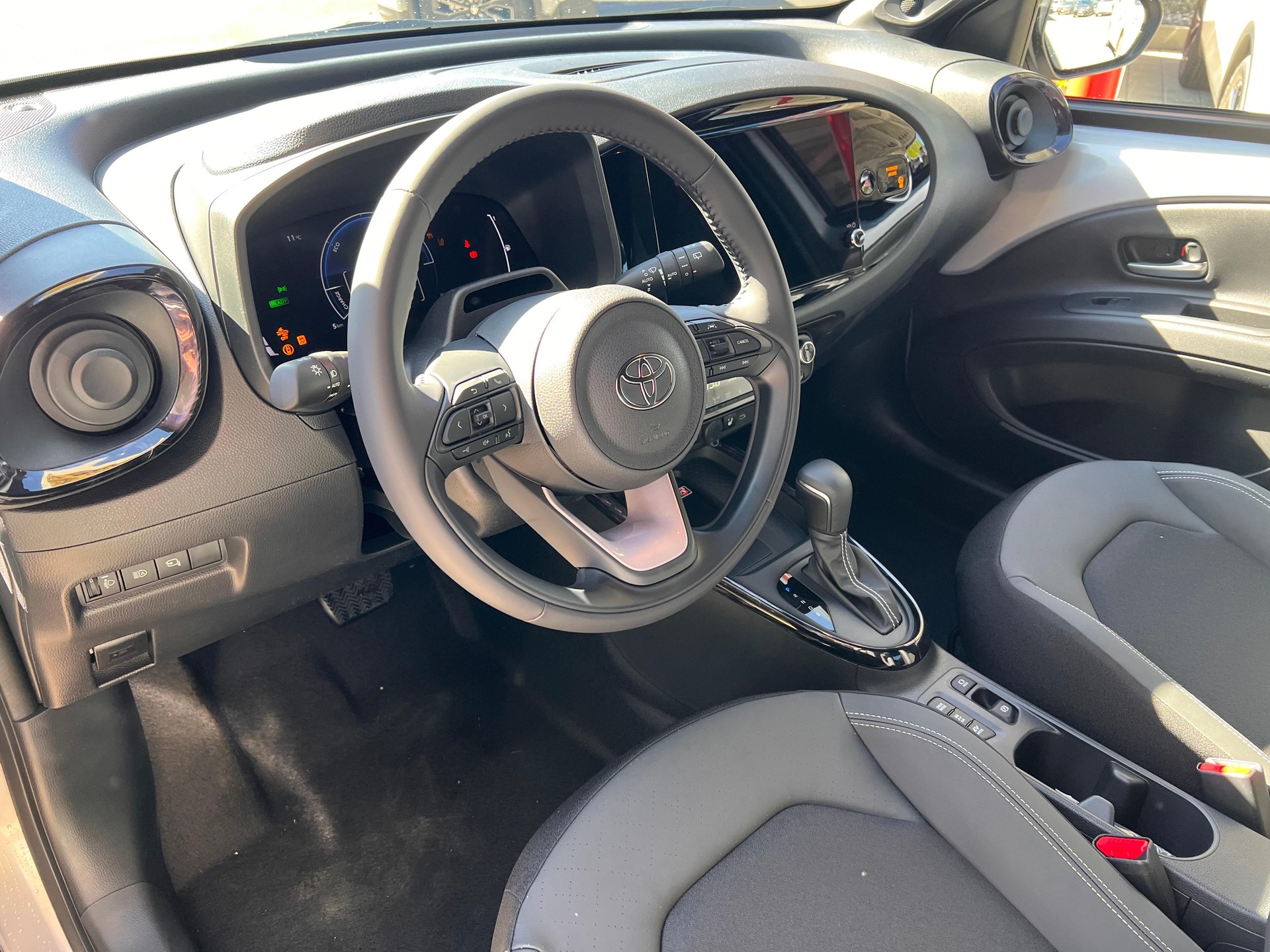 TOYOTA Aygo X 1.5 VVT-i HSD Style-image-6