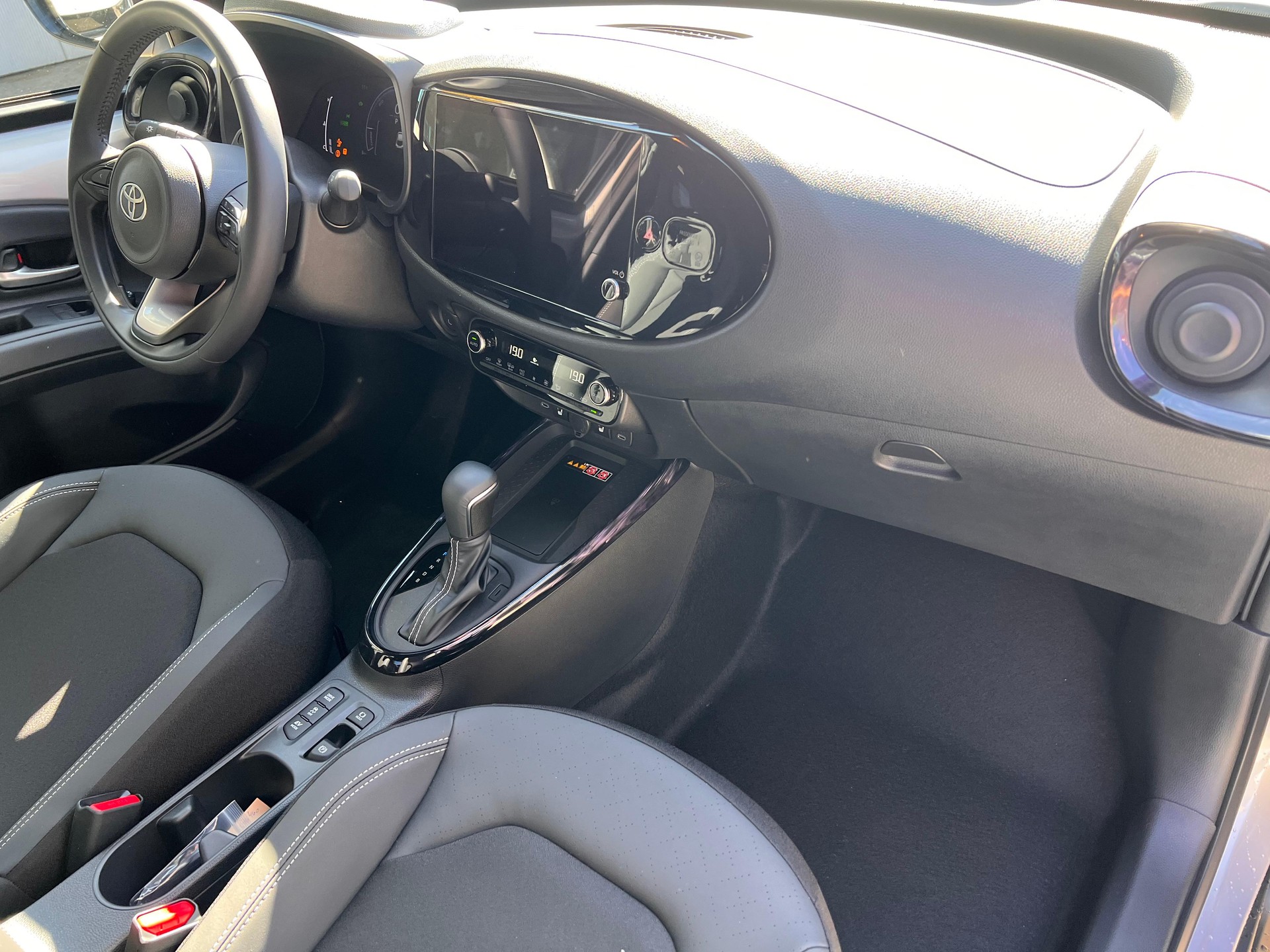TOYOTA Aygo X 1.5 VVT-i HSD Style-image-12