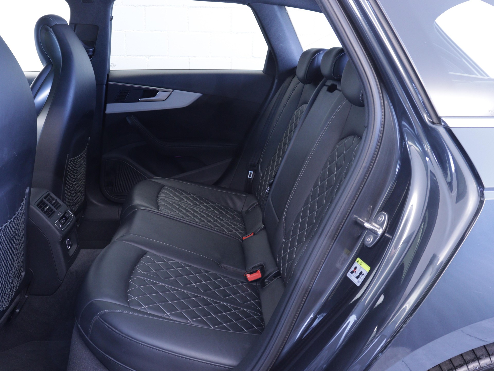 AUDI S4 Avant 3.0 V6 TFSI quattro S-Tronic-image-10