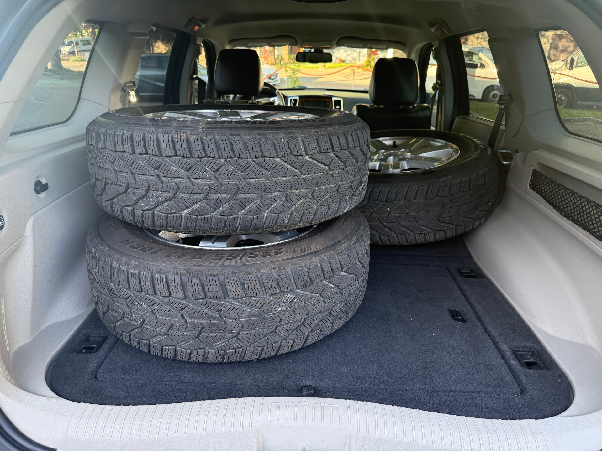 JEEP Grand Cherokee 4.7 Overland Automatic-image-6