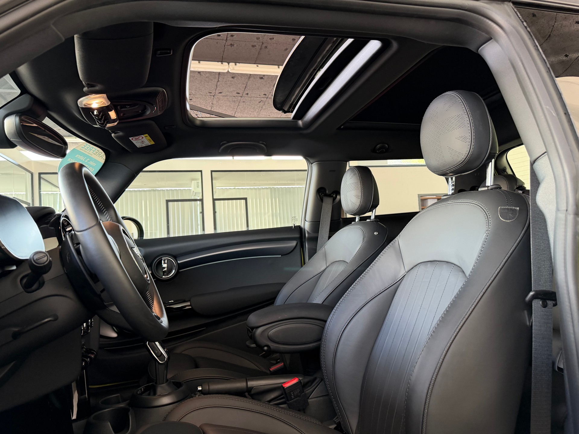 MINI Cooper S 178 PS (CH) MINI YOURS TRIM +PREMIUM PLUS Steptronic DKG-image-18