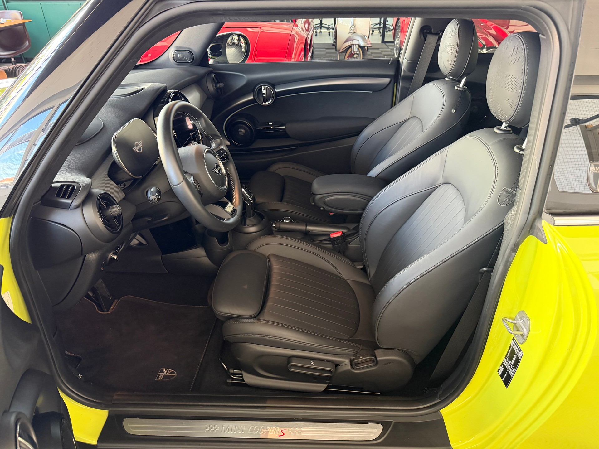 MINI Cooper S 178 PS (CH) MINI YOURS TRIM +PREMIUM PLUS Steptronic DKG-image-10