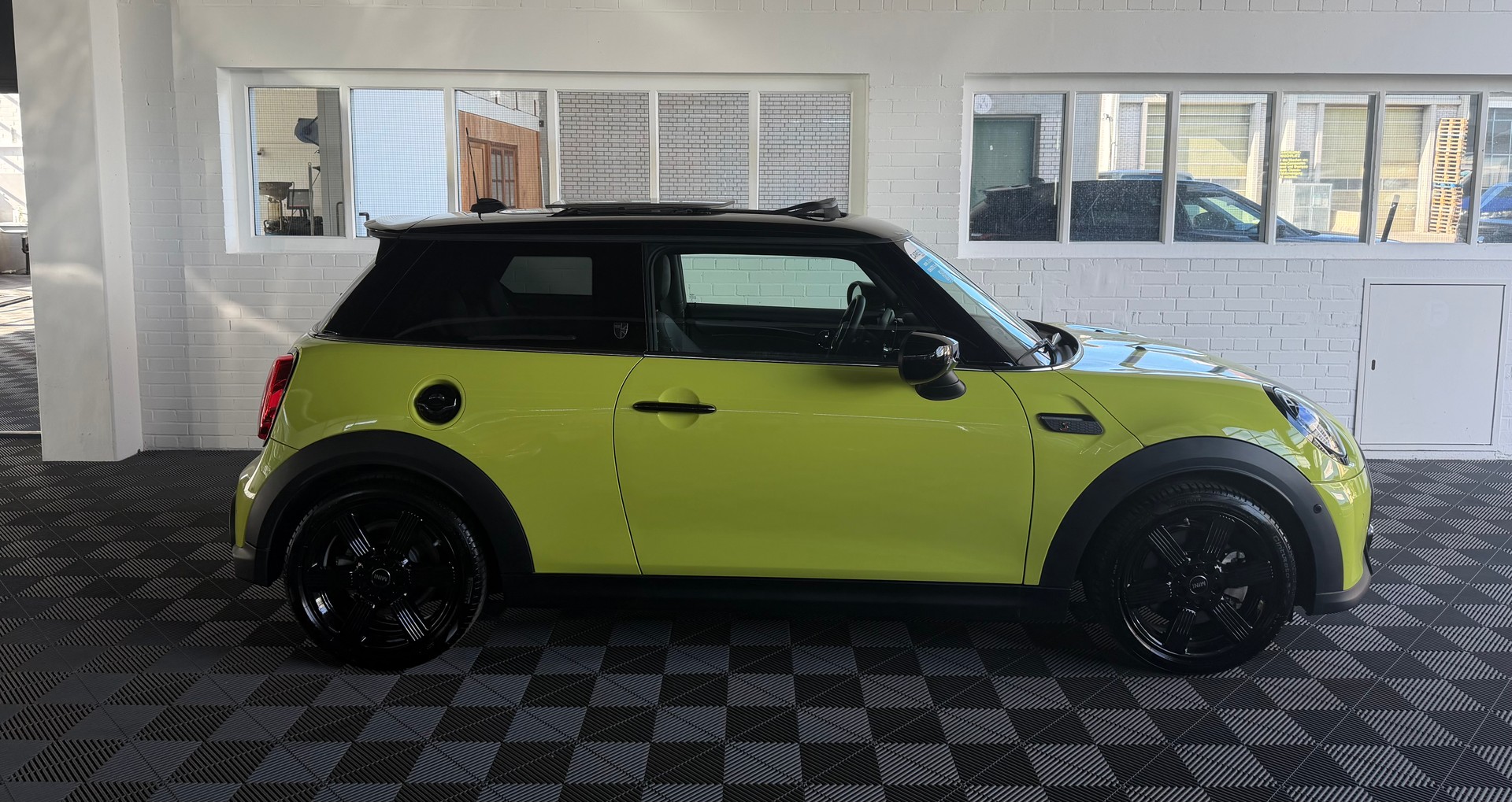MINI Cooper S 178 PS (CH) MINI YOURS TRIM +PREMIUM PLUS Steptronic DKG-showroom-element-1