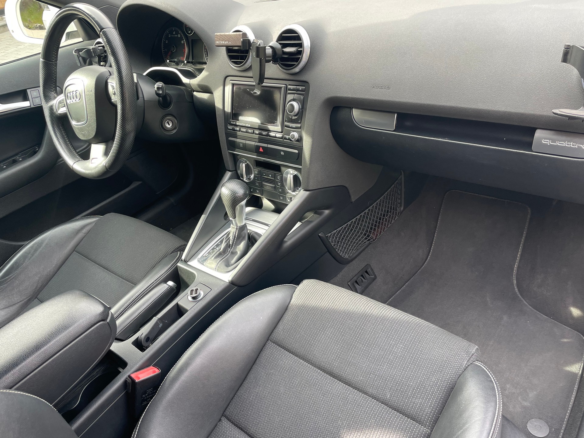 AUDI 2.0 16V T FSI Ambition quattro s-tronic-image-4