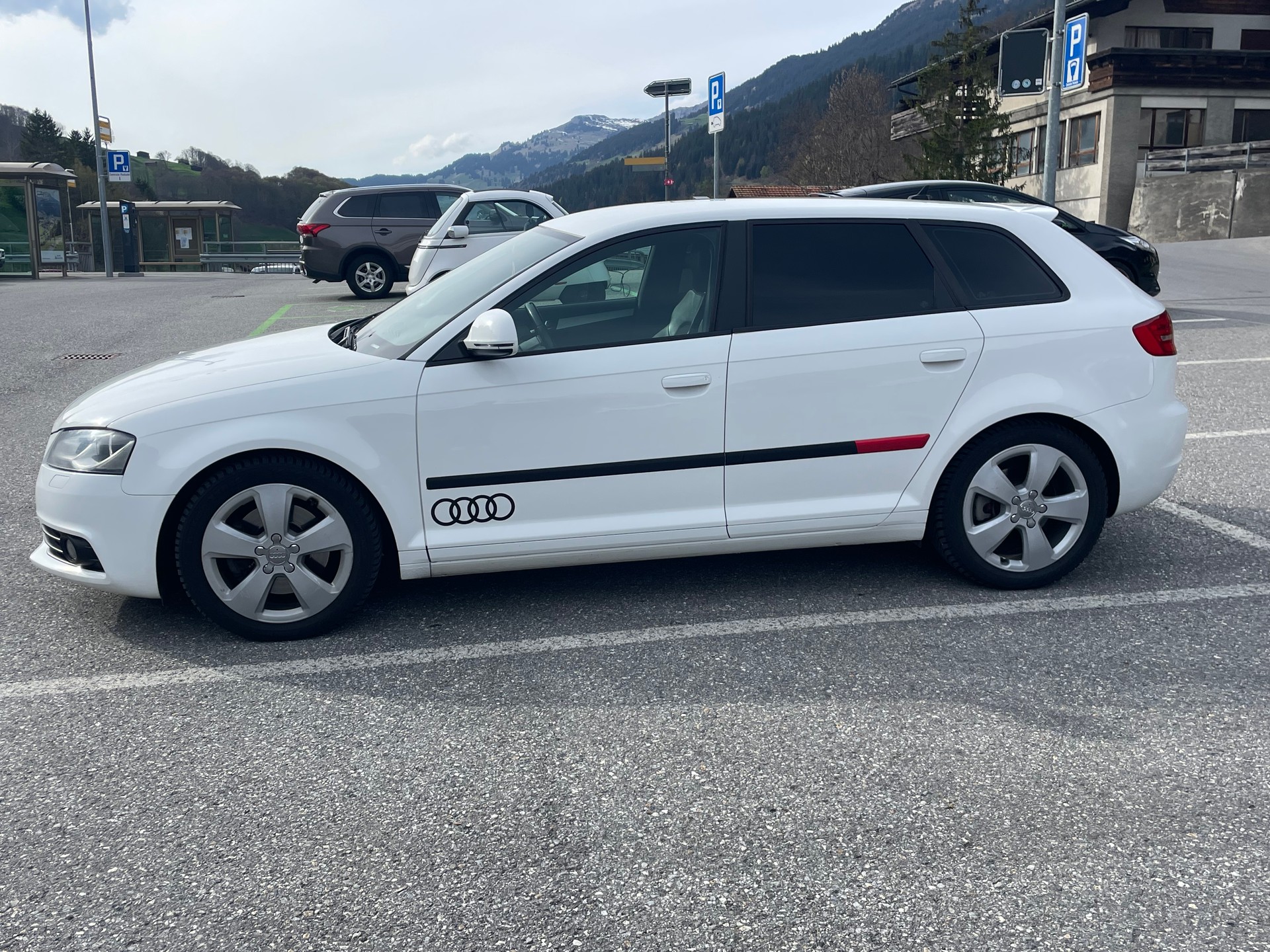 AUDI 2.0 16V T FSI Ambition quattro s-tronic-image-2
