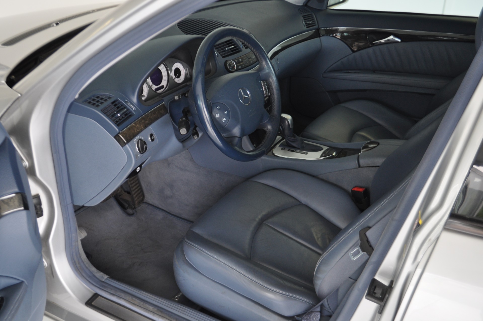 MERCEDES-BENZ E 320 Avantgarde 4Matic Automatic-image-5