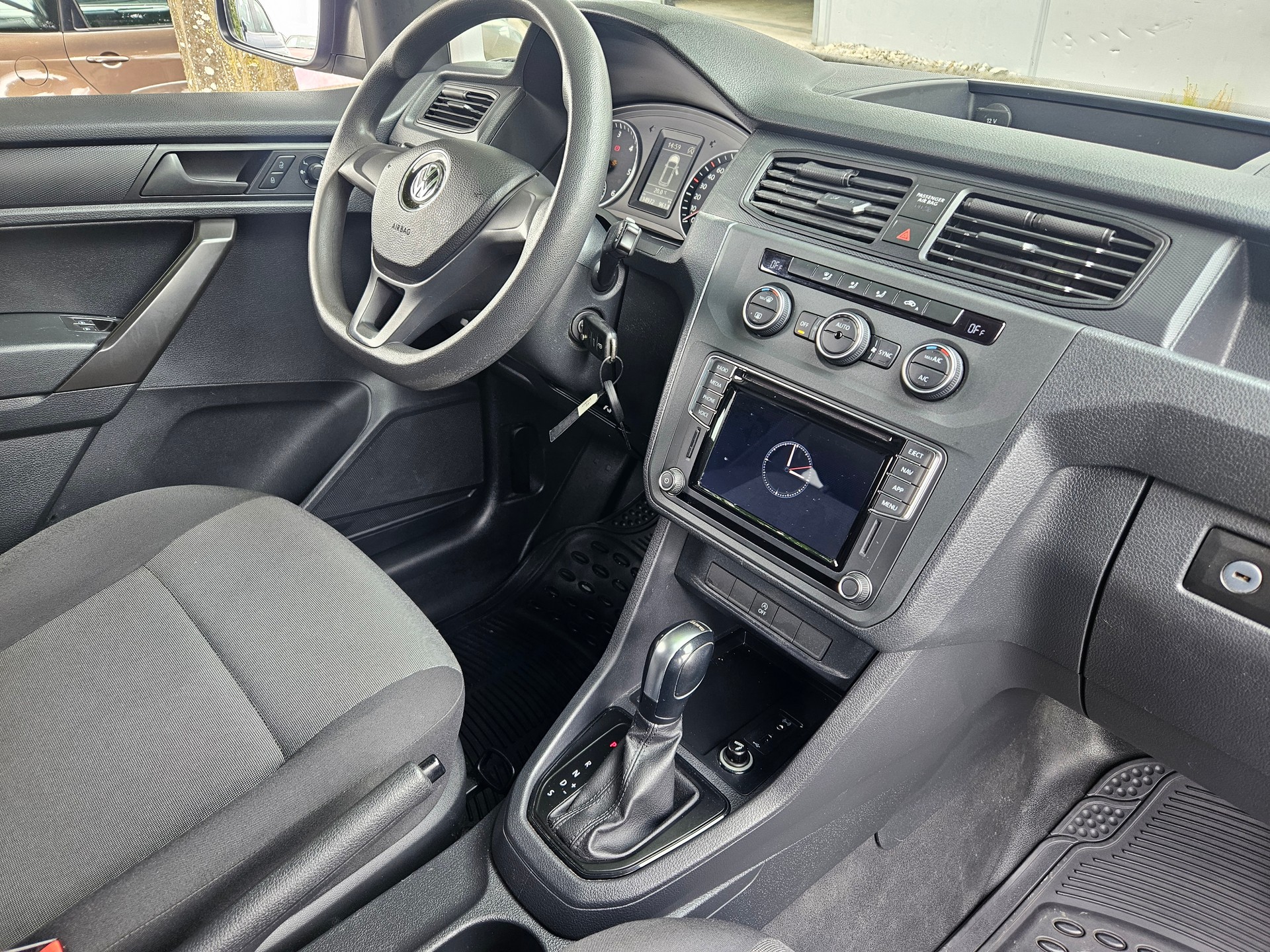 VW Caddy Maxi 2.0TDI BlueMotion Technology DSG-image-9