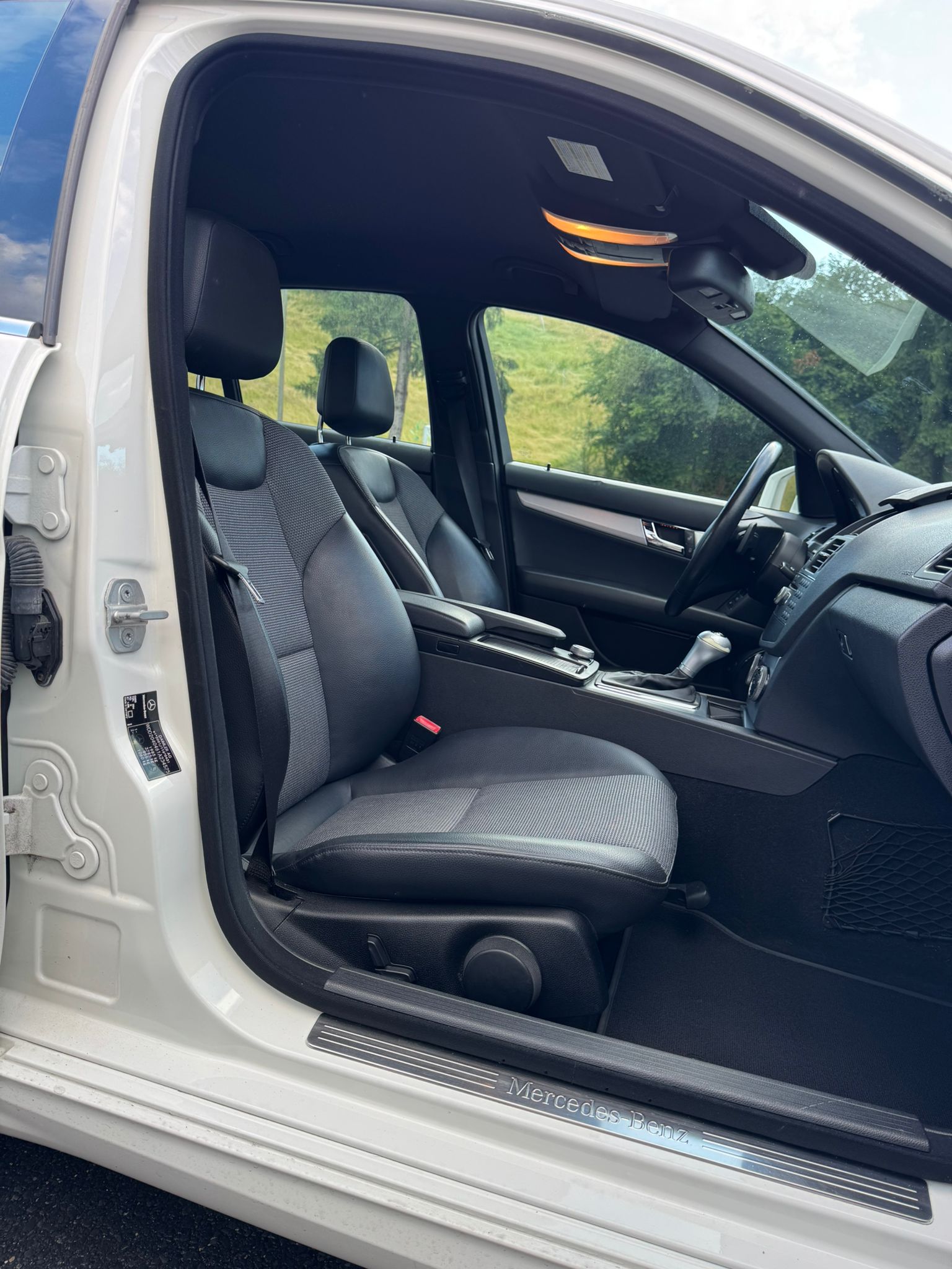 MERCEDES-BENZ C 180 Kompressor White Star Automatic-image-11