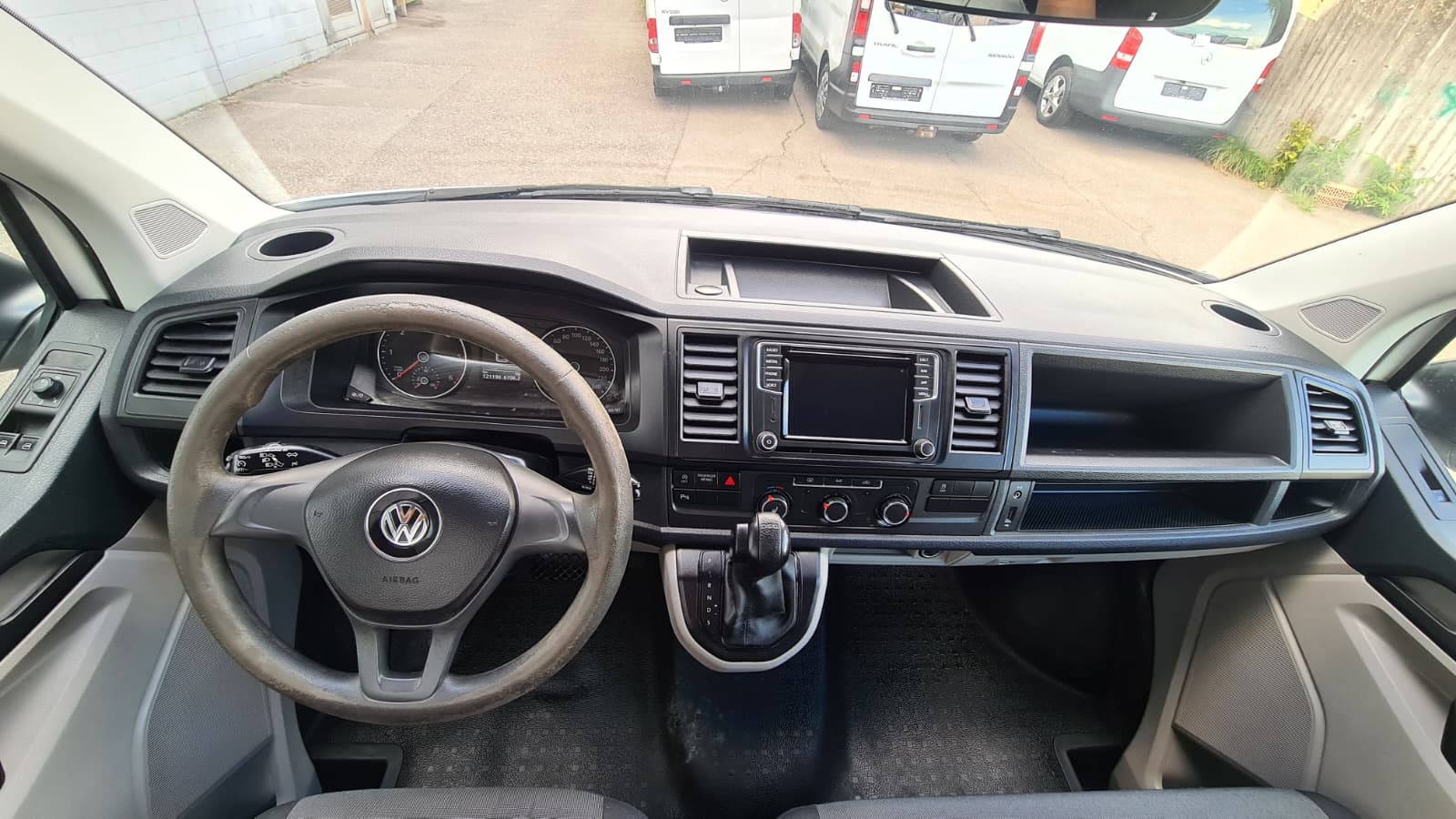 VW T6 2.0 TDI 4Motion DSG ** 3-Plätzer ** Gr-Navi ** RF-Kamera ** PDC V+H ** Sitzheizung ** LTZ MFK 10.04.2025 & Service **-image-16