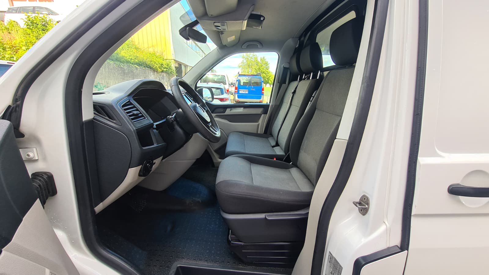 VW T6 2.0 TDI 4Motion DSG ** 3-Plätzer ** Gr-Navi ** RF-Kamera ** PDC V+H ** Sitzheizung ** LTZ MFK 10.04.2025 & Service **-image-18