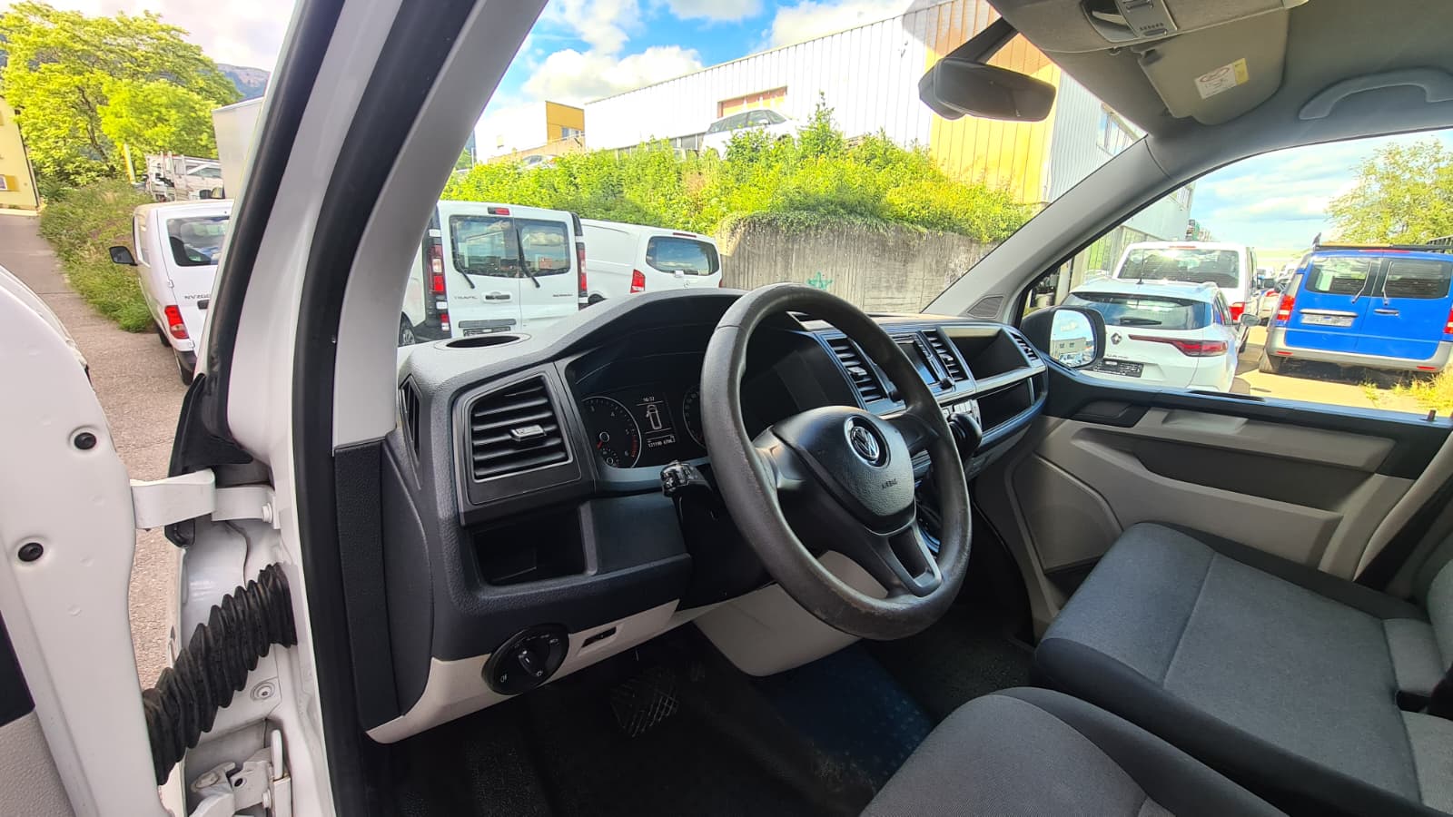 VW T6 2.0 TDI 4Motion DSG ** 3-Plätzer ** Gr-Navi ** RF-Kamera ** PDC V+H ** Sitzheizung ** LTZ MFK 10.04.2025 & Service **-image-17