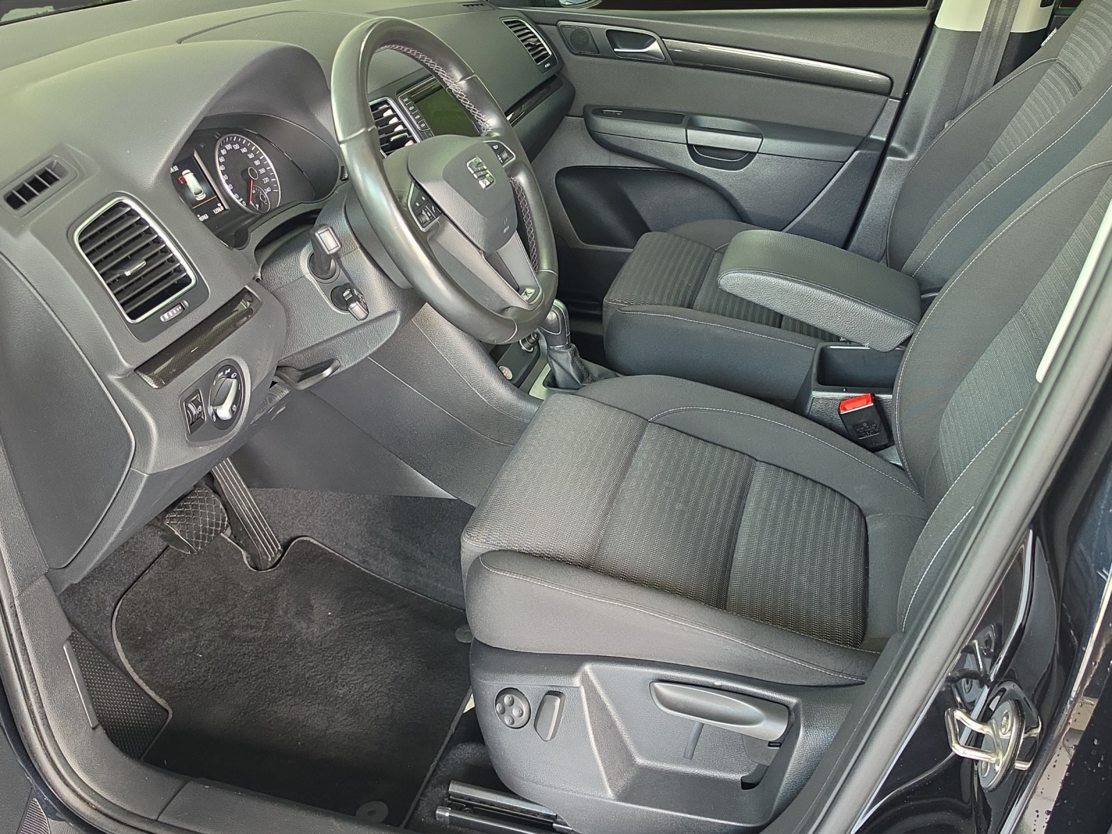 SEAT Alhambra 1.4 TSI DSG SWISS FR2-image-7