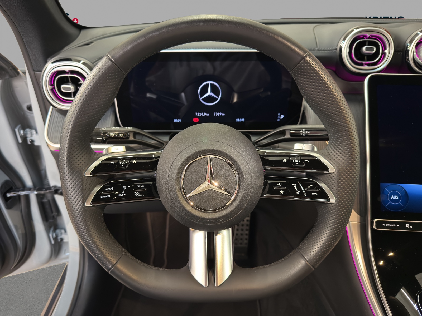 MERCEDES-BENZ GLC 200 4M - AMG / DISTRONIC / 360 Grad Kamera / DIGITAL LIGHT / Soundsystem-image-9