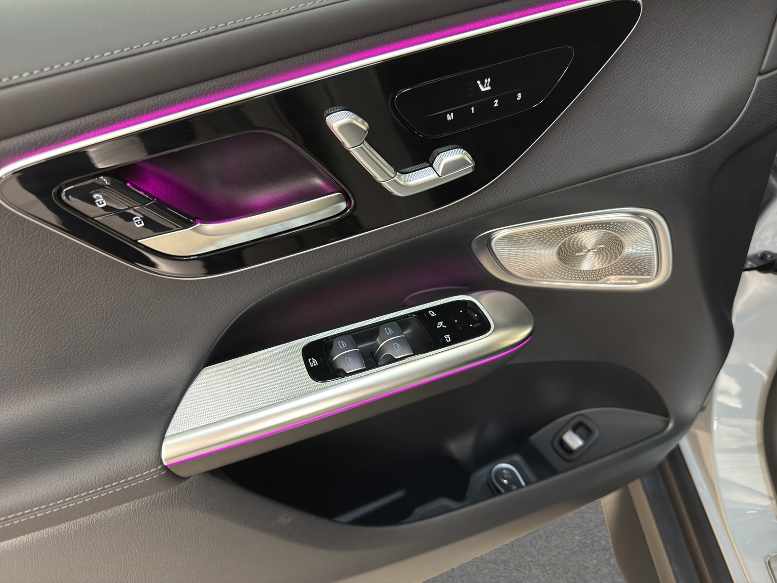 MERCEDES-BENZ GLC 200 4M - AMG / DISTRONIC / 360 Grad Kamera / DIGITAL LIGHT / Soundsystem-image-12