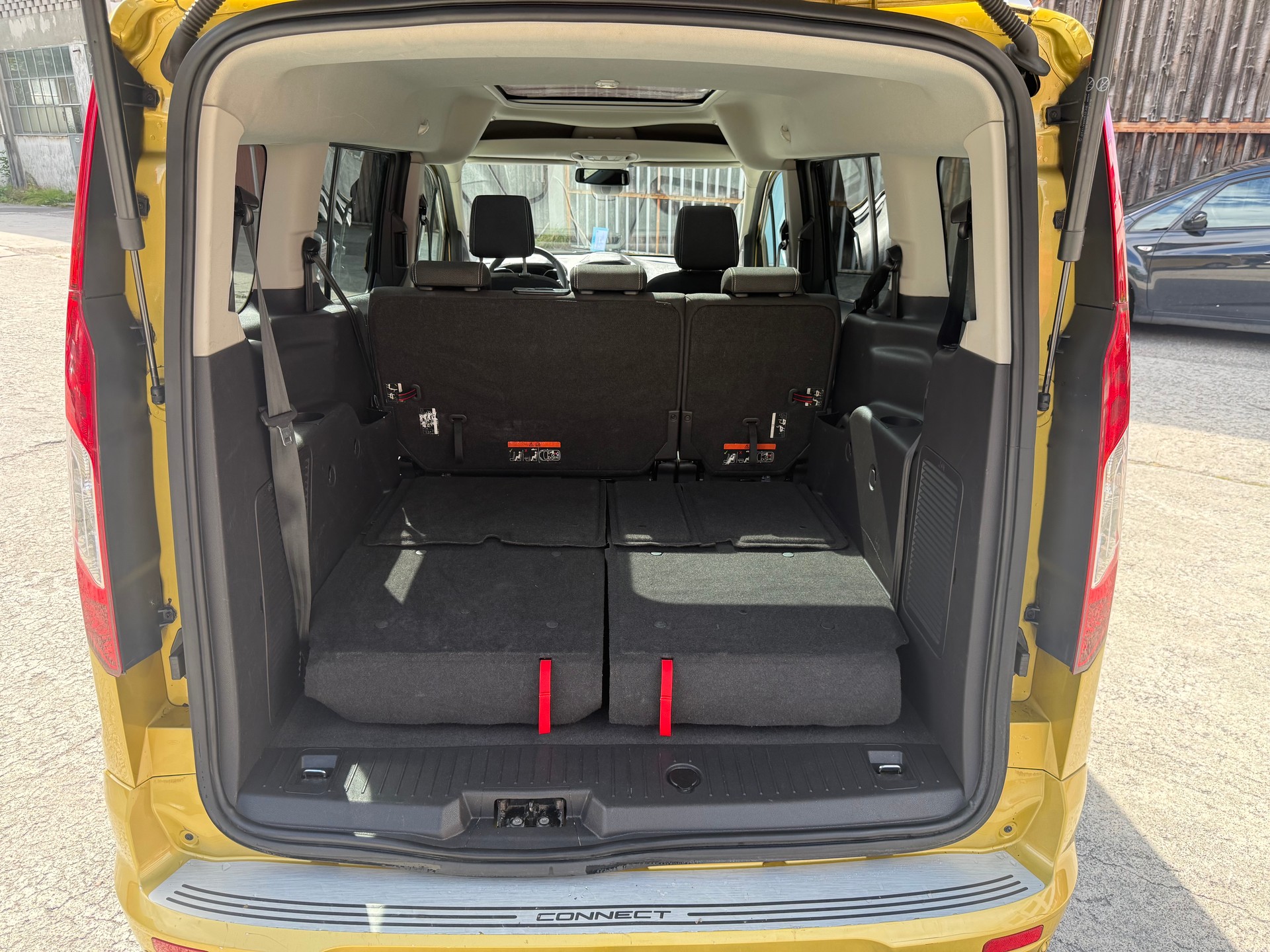 FORD Grand Tourneo Connect 1.5 TDCi Titanium Powershift-image-15