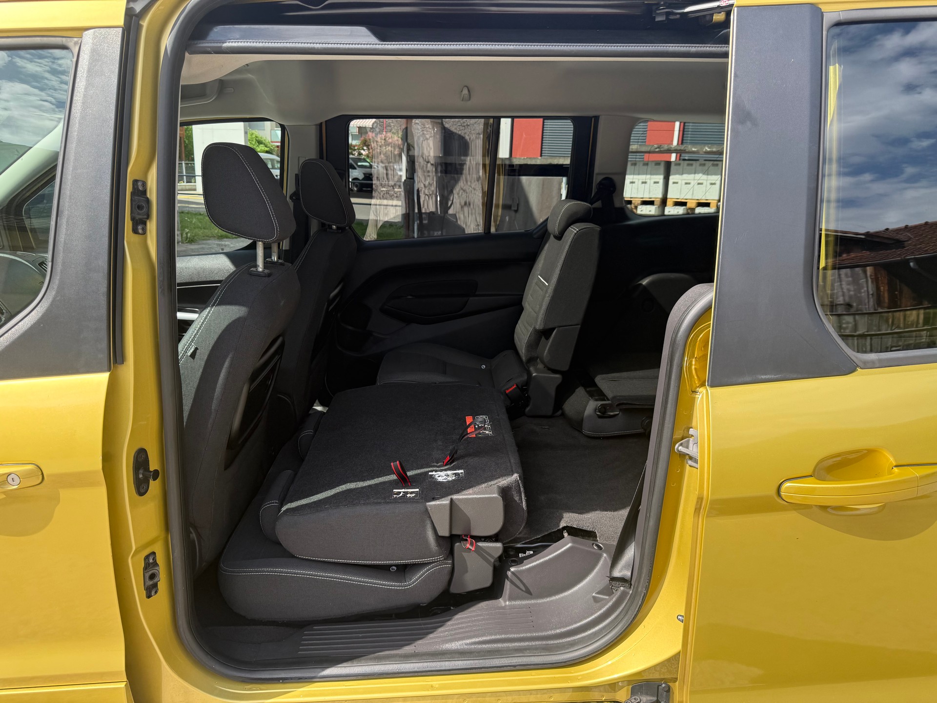 FORD Grand Tourneo Connect 1.5 TDCi Titanium Powershift-image-17