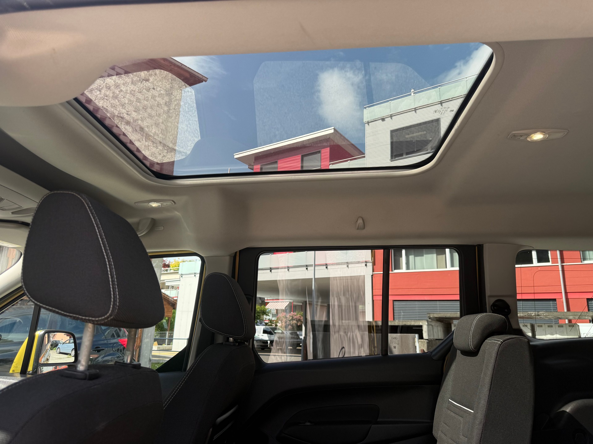 FORD Grand Tourneo Connect 1.5 TDCi Titanium Powershift-image-18