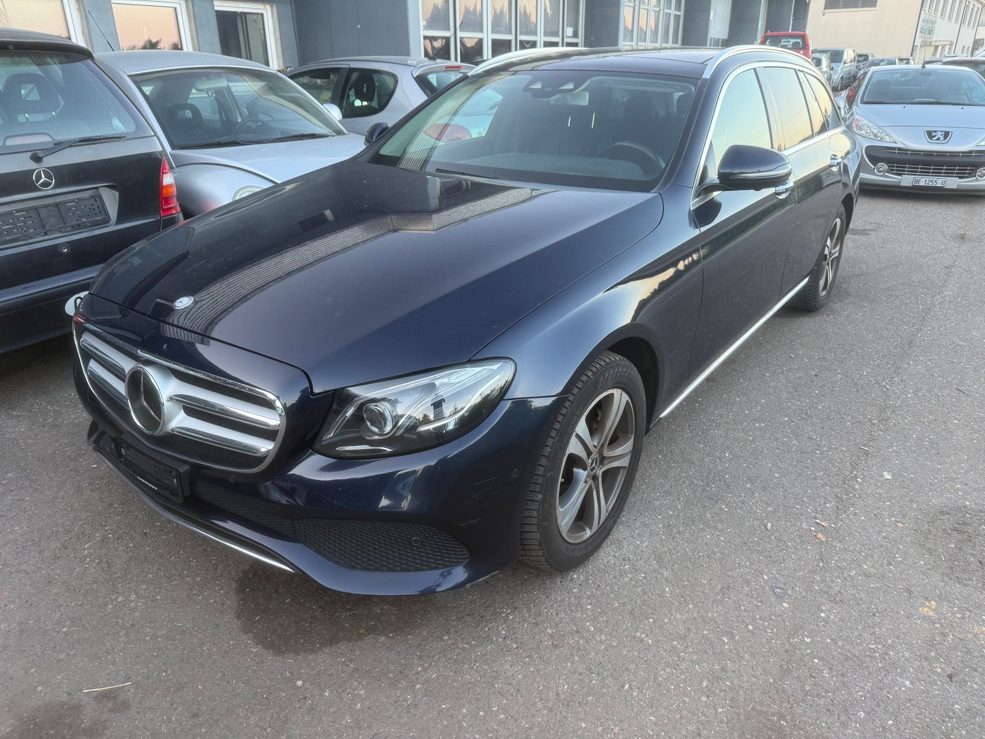 MERCEDES-BENZ E 220 d Avantgarde 9G-Tronic-image-1