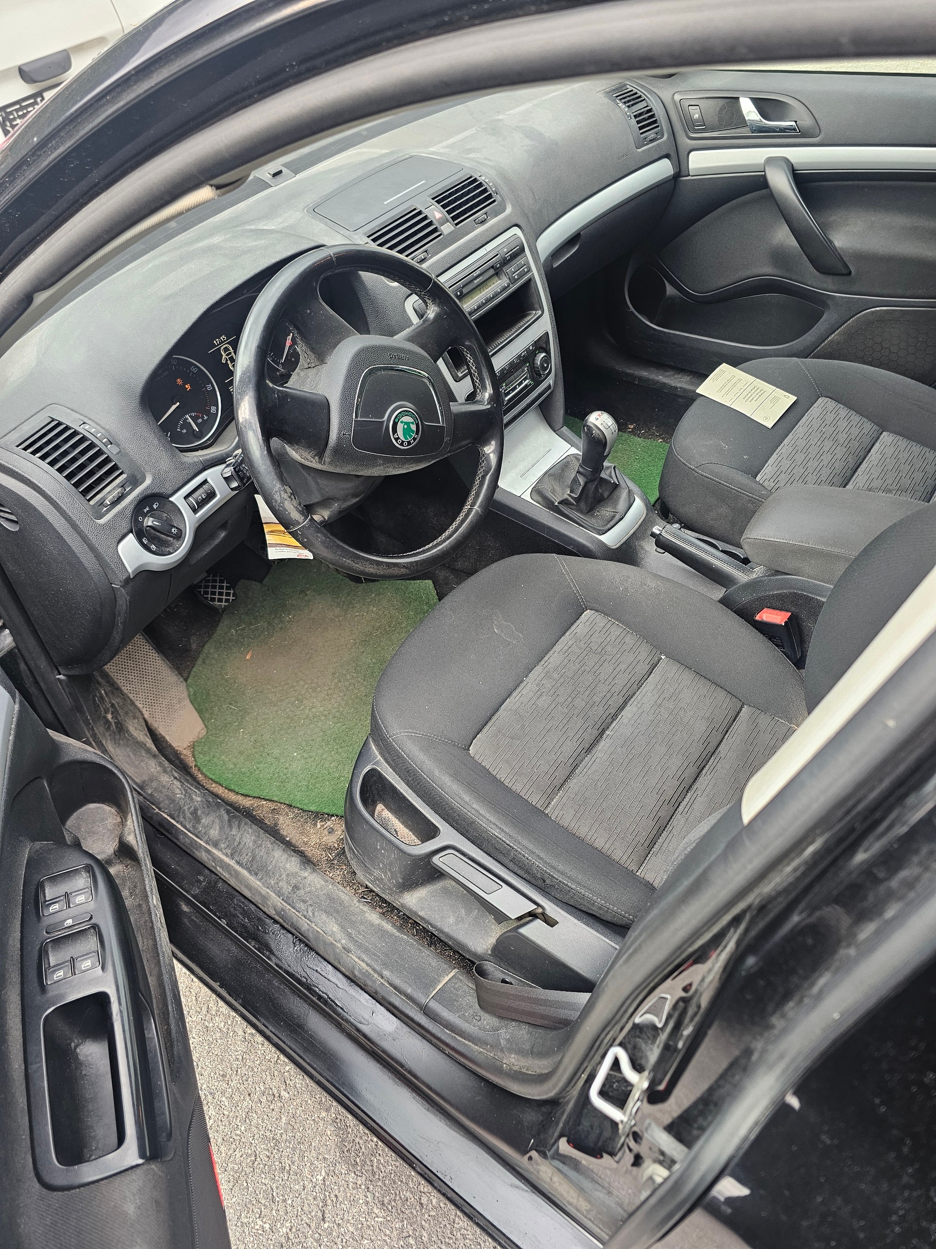 SKODA Octavia Combi 1.8 TSI Adventure 4x4-image-9