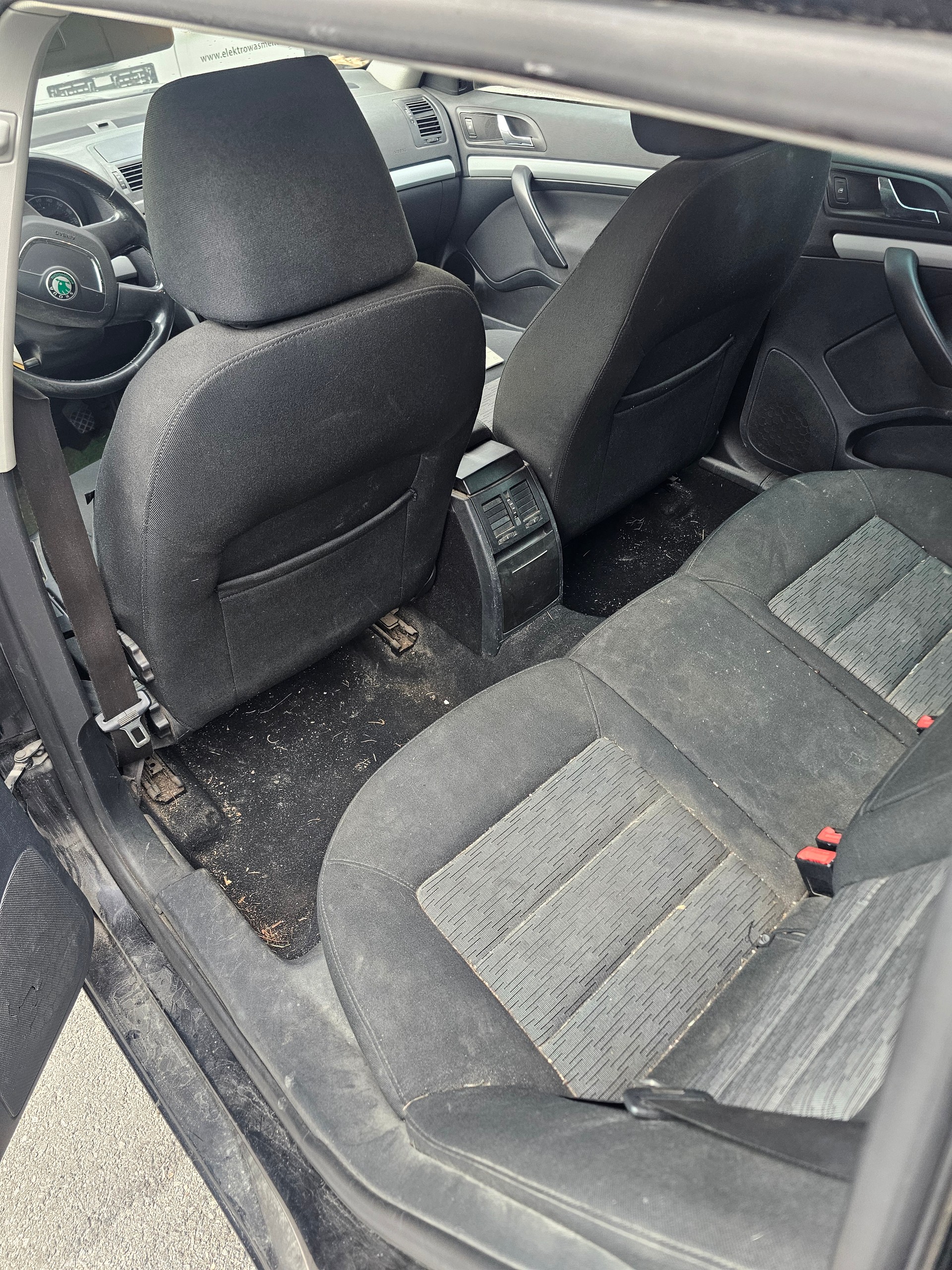 SKODA Octavia Combi 1.8 TSI Adventure 4x4-image-8