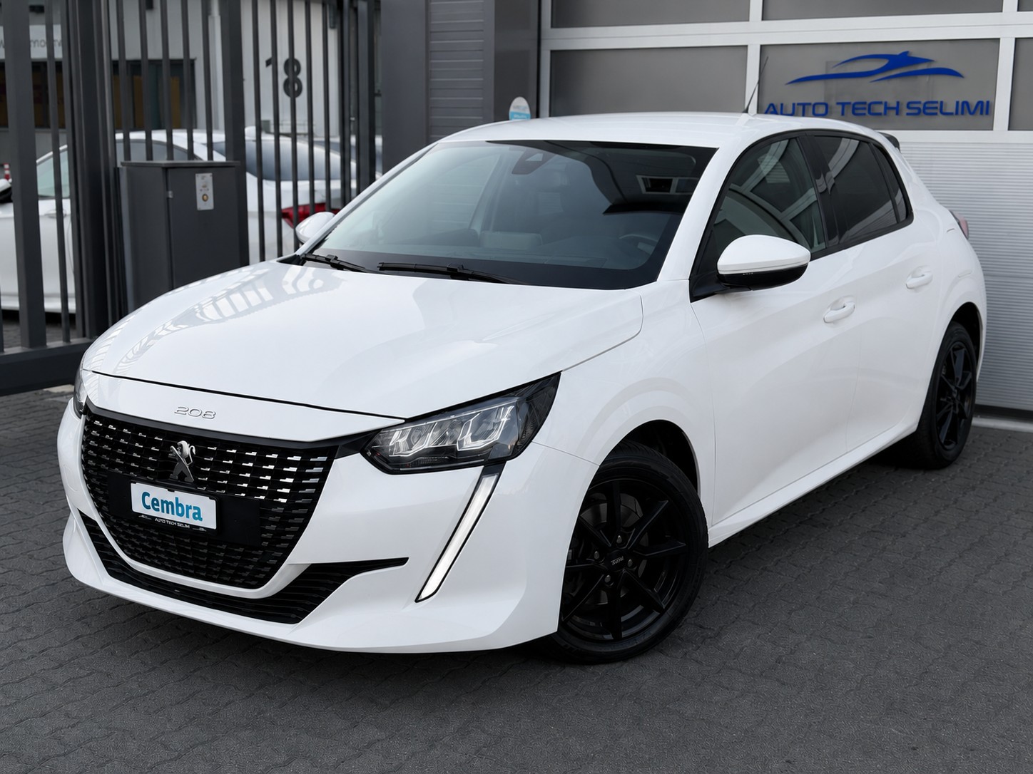 PEUGEOT 208 1.2 PureTech Allure EAT8-image-0