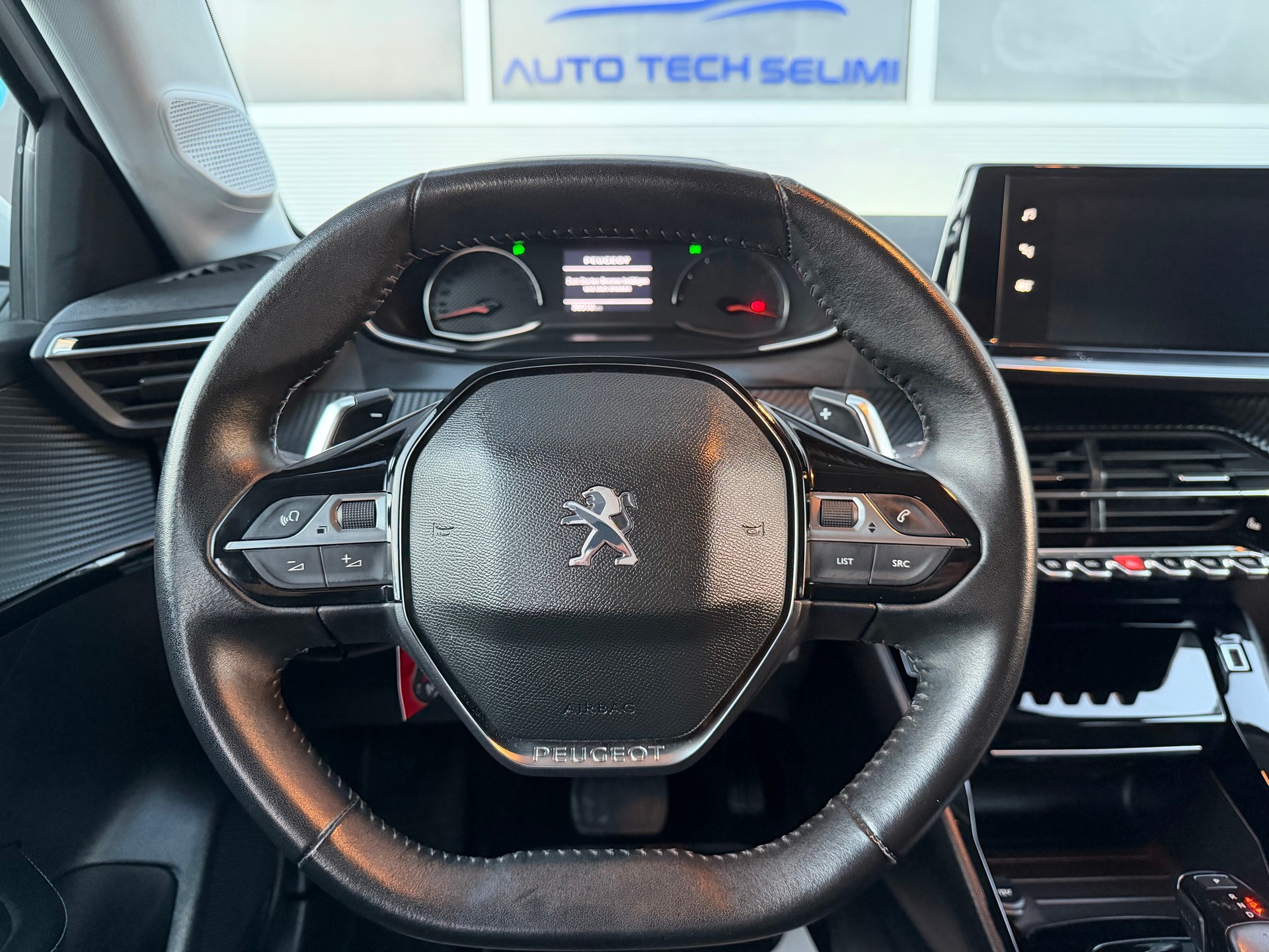 PEUGEOT 208 1.2 PureTech Allure EAT8-image-9
