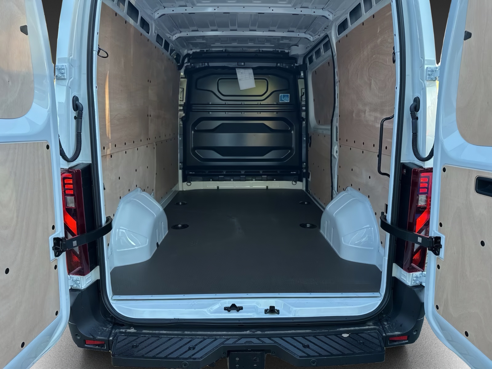 RENAULT Master E-Tech 40 EV 87kWh L2H2-image-5