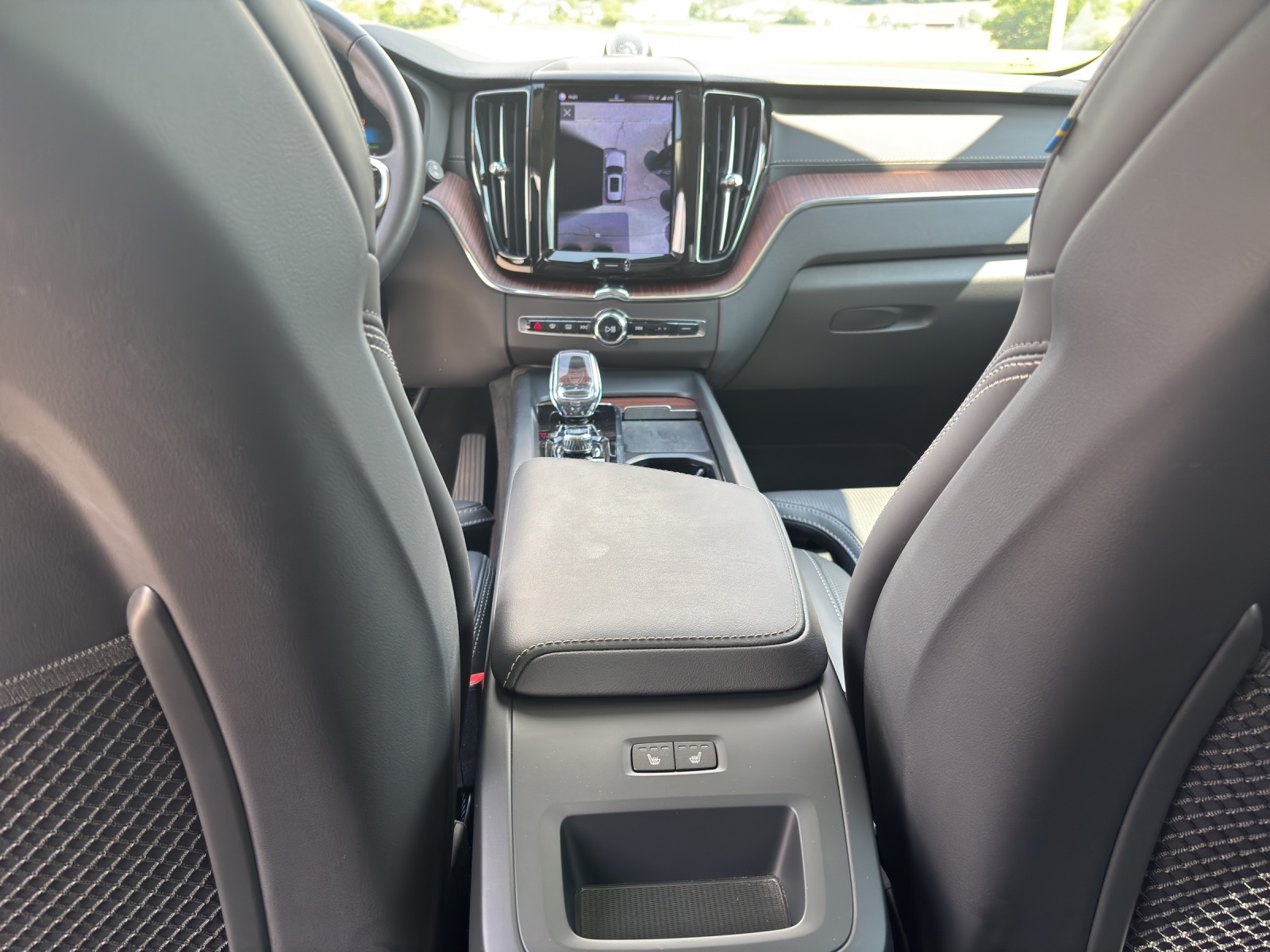 VOLVO XC60 2.0 T6 TE Ultimate Dark eAWD-image-5