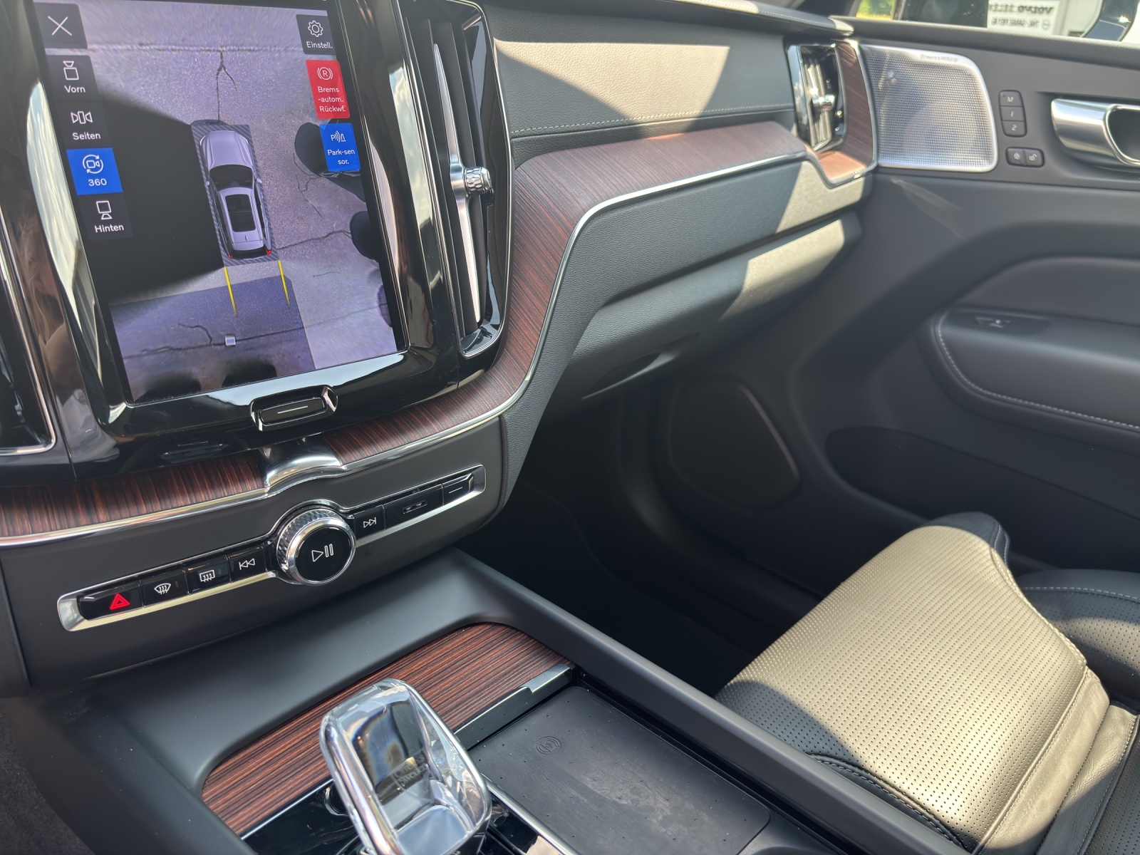 VOLVO XC60 2.0 T6 TE Ultimate Dark eAWD-image-10