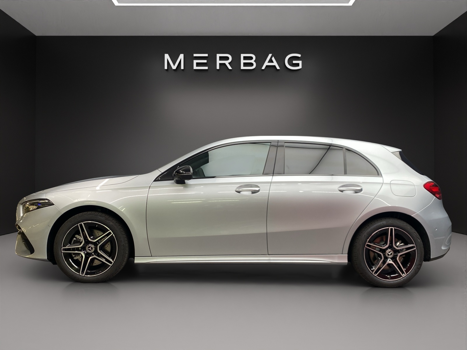 MERCEDES-BENZ A 250 e EQ Star 8G-DCT-image-1