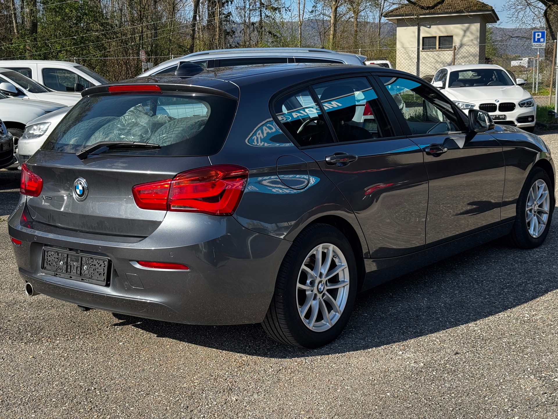 BMW 118d xDrive-image-4