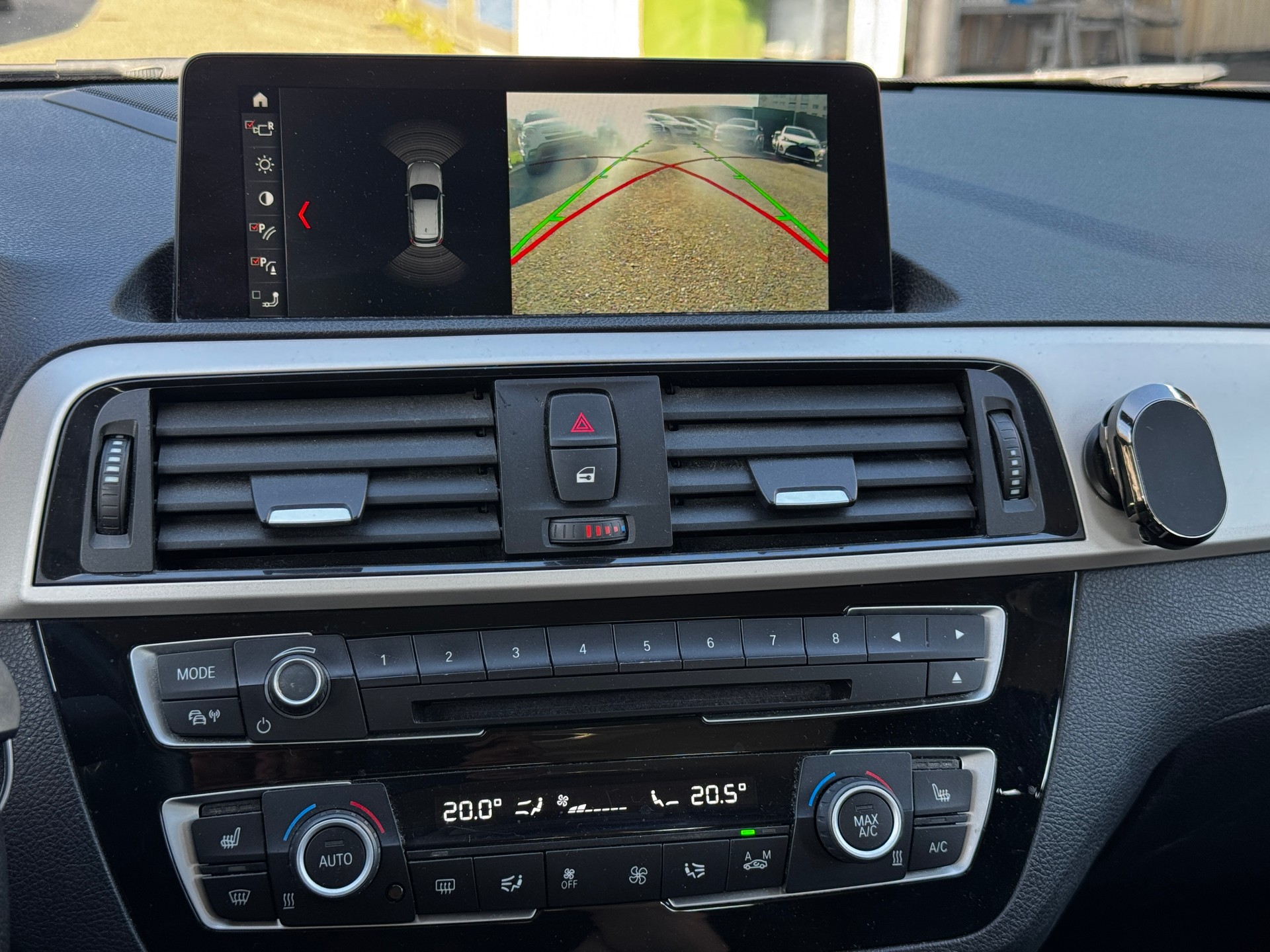 BMW 118d xDrive-image-10