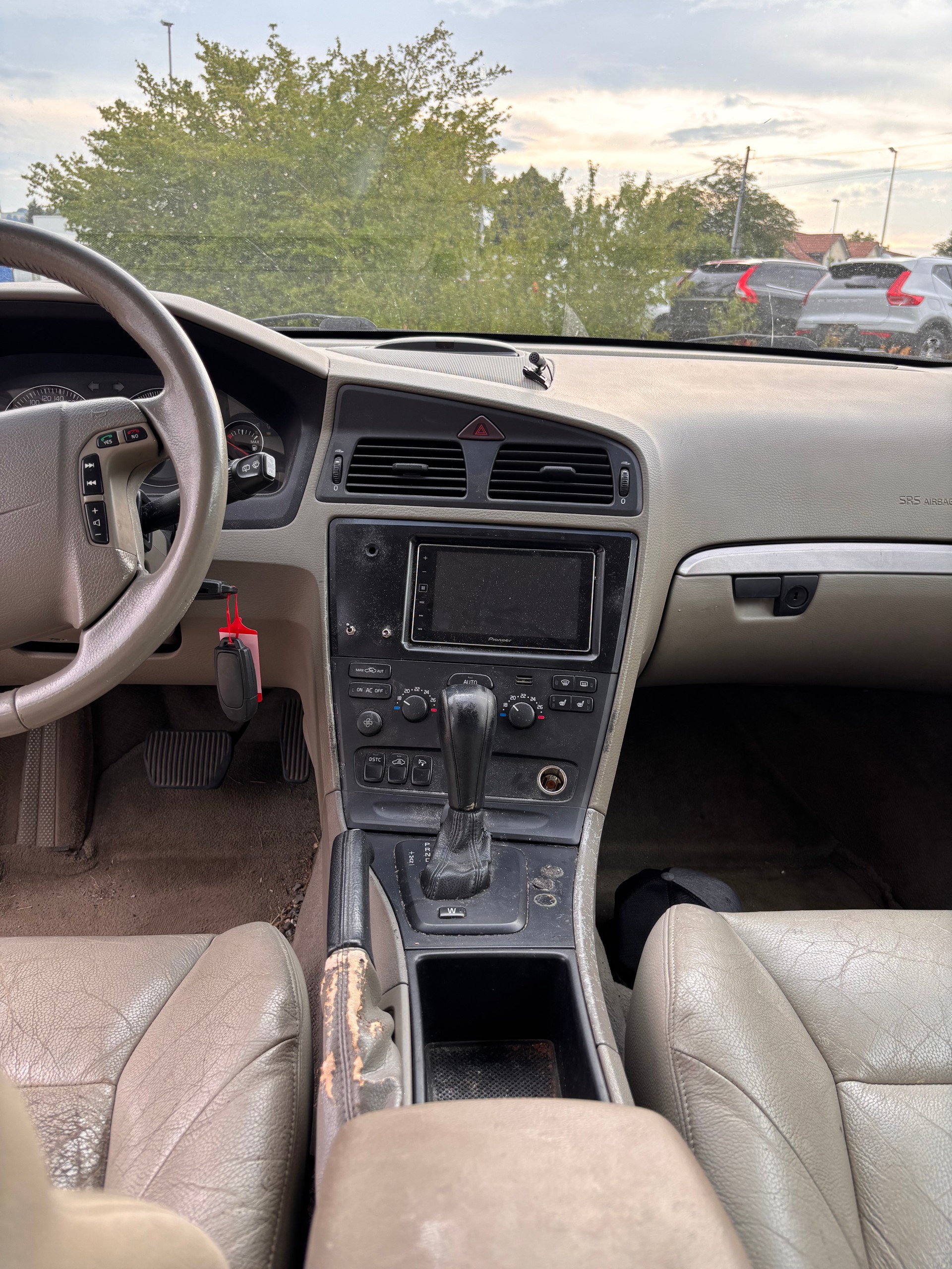 VOLVO V70 2.5T-image-8