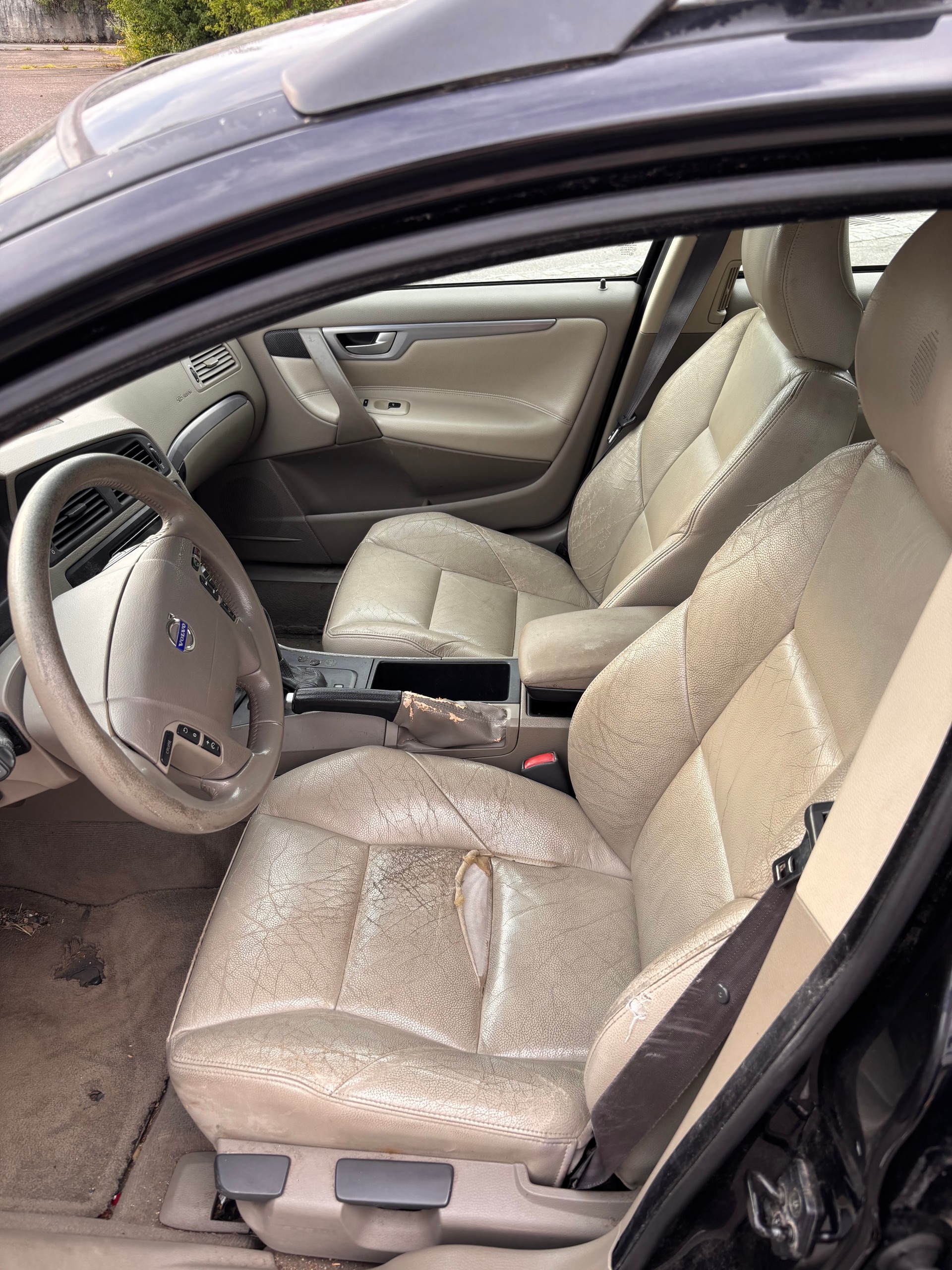 VOLVO V70 2.5T-image-7