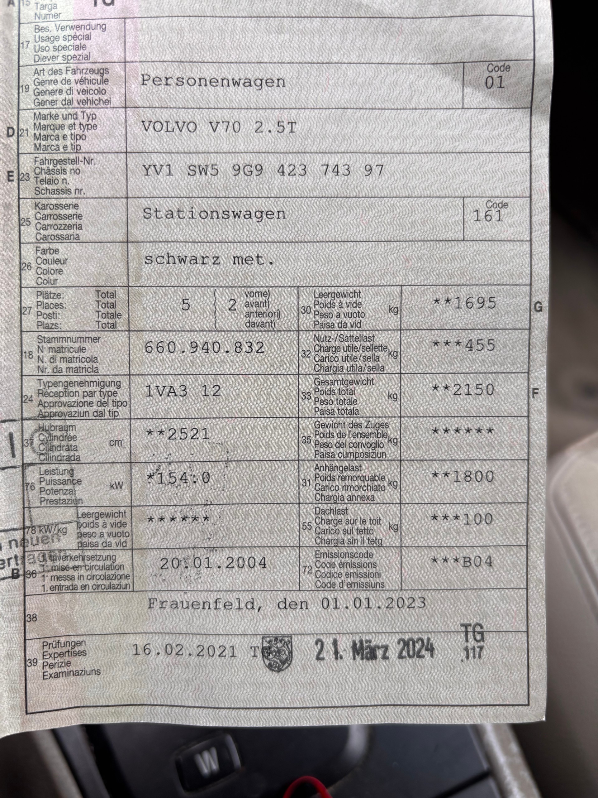 VOLVO V70 2.5T-image-9