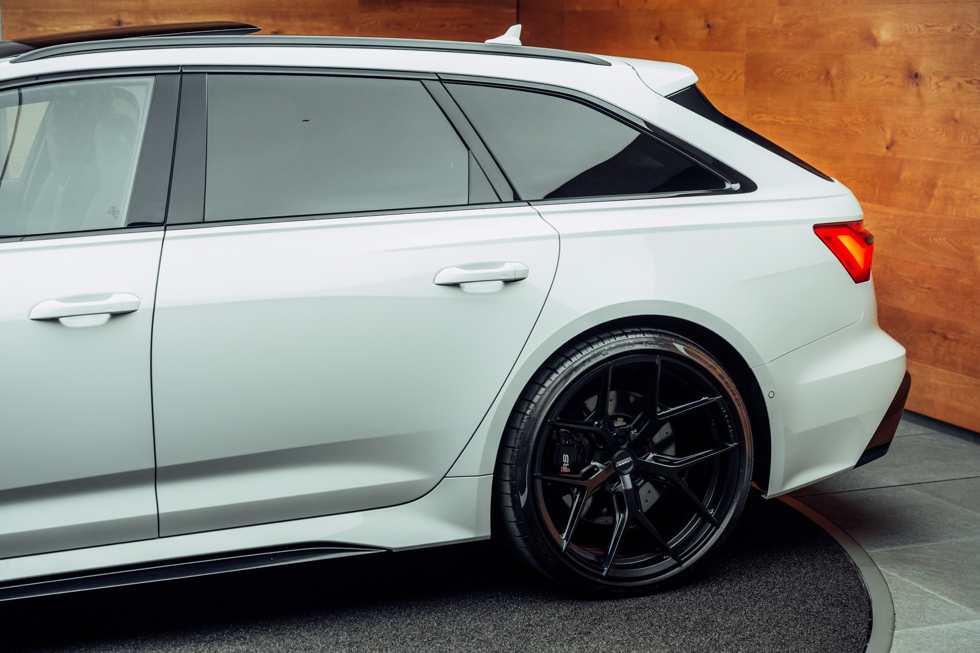 AUDI RS6 Avant 4.0 TFSI V8 Performance quattro-image-18